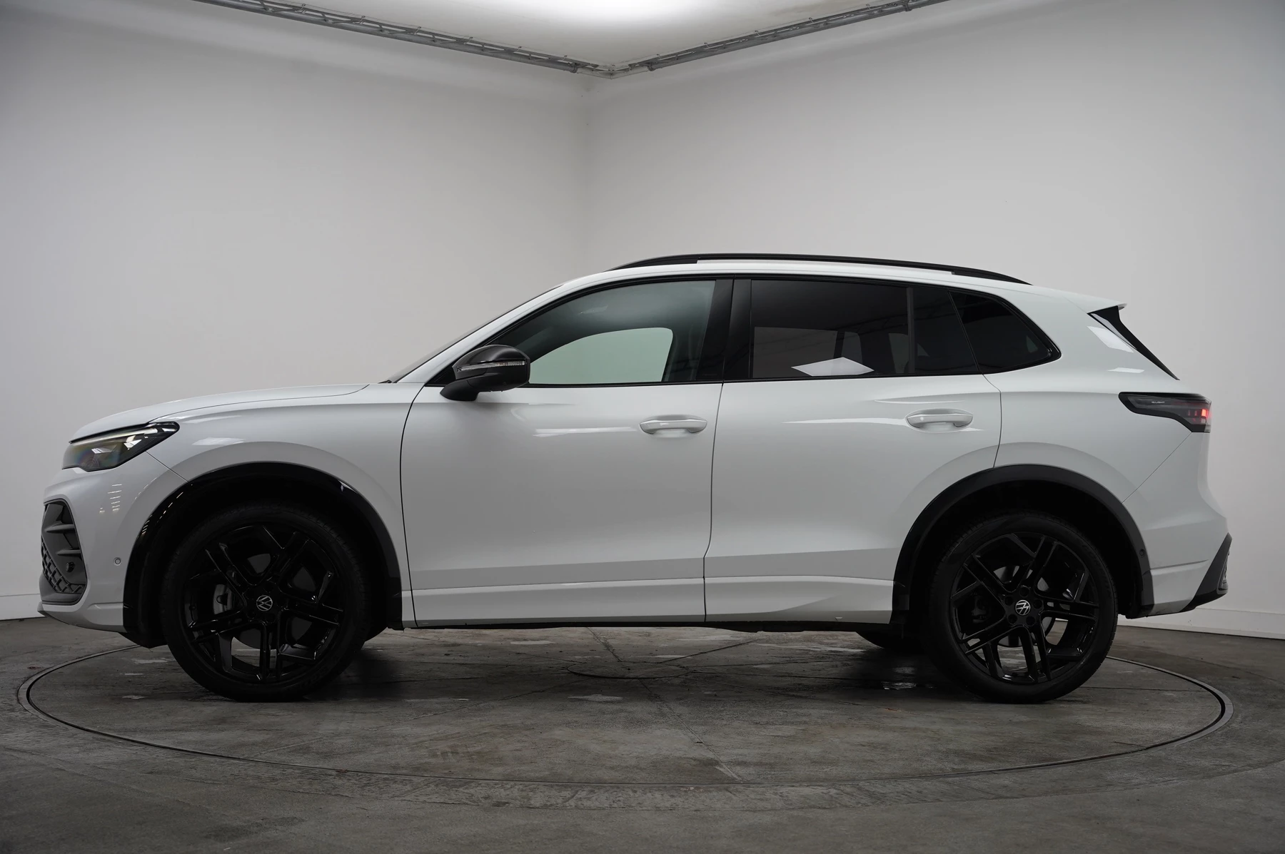 Volkswagen-Tiguan-image-14