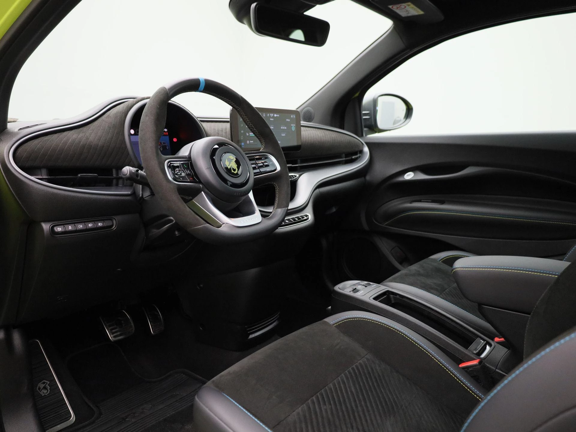 Abarth-500C-image-32