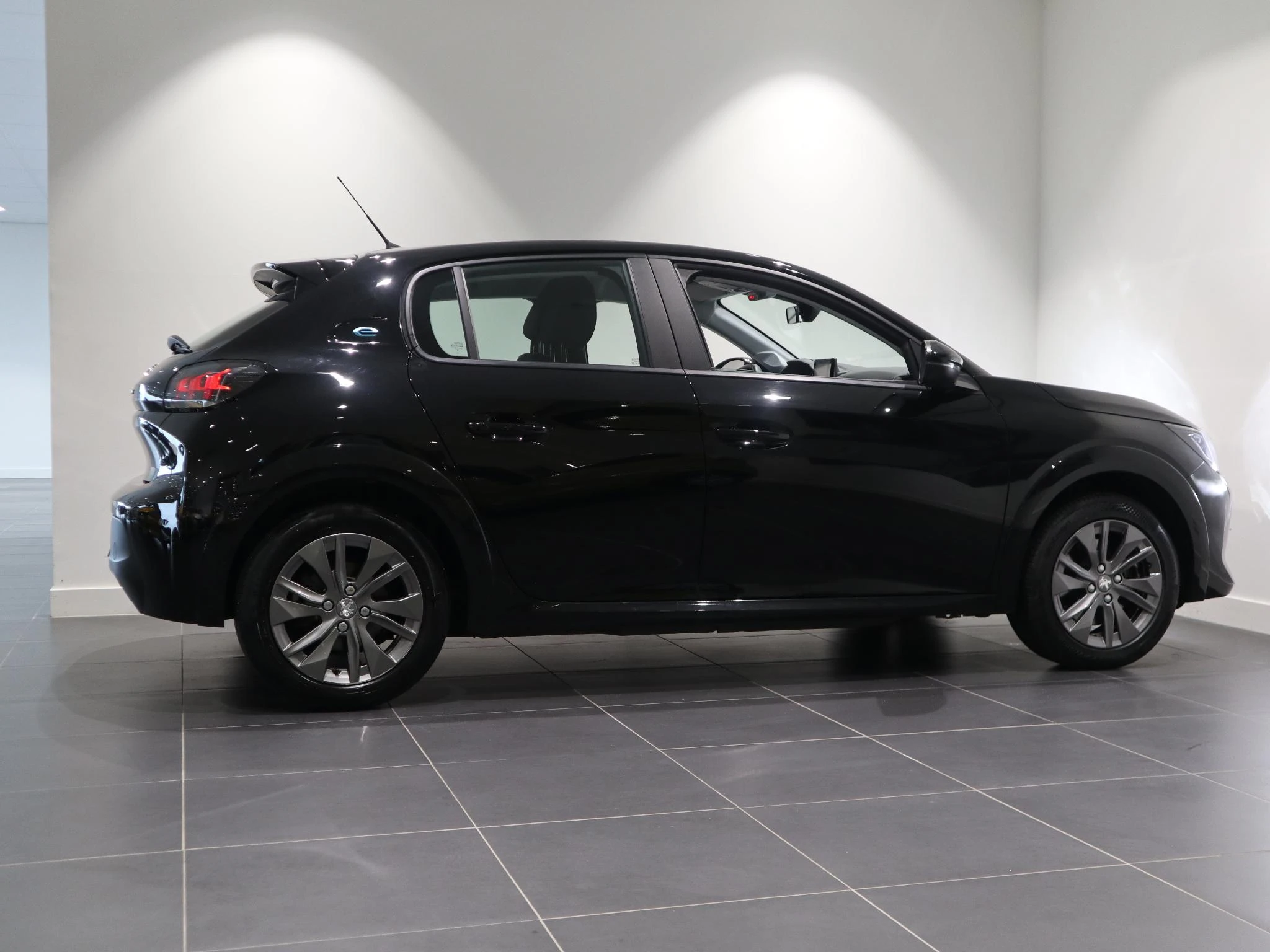 Peugeot-e-208-image-5