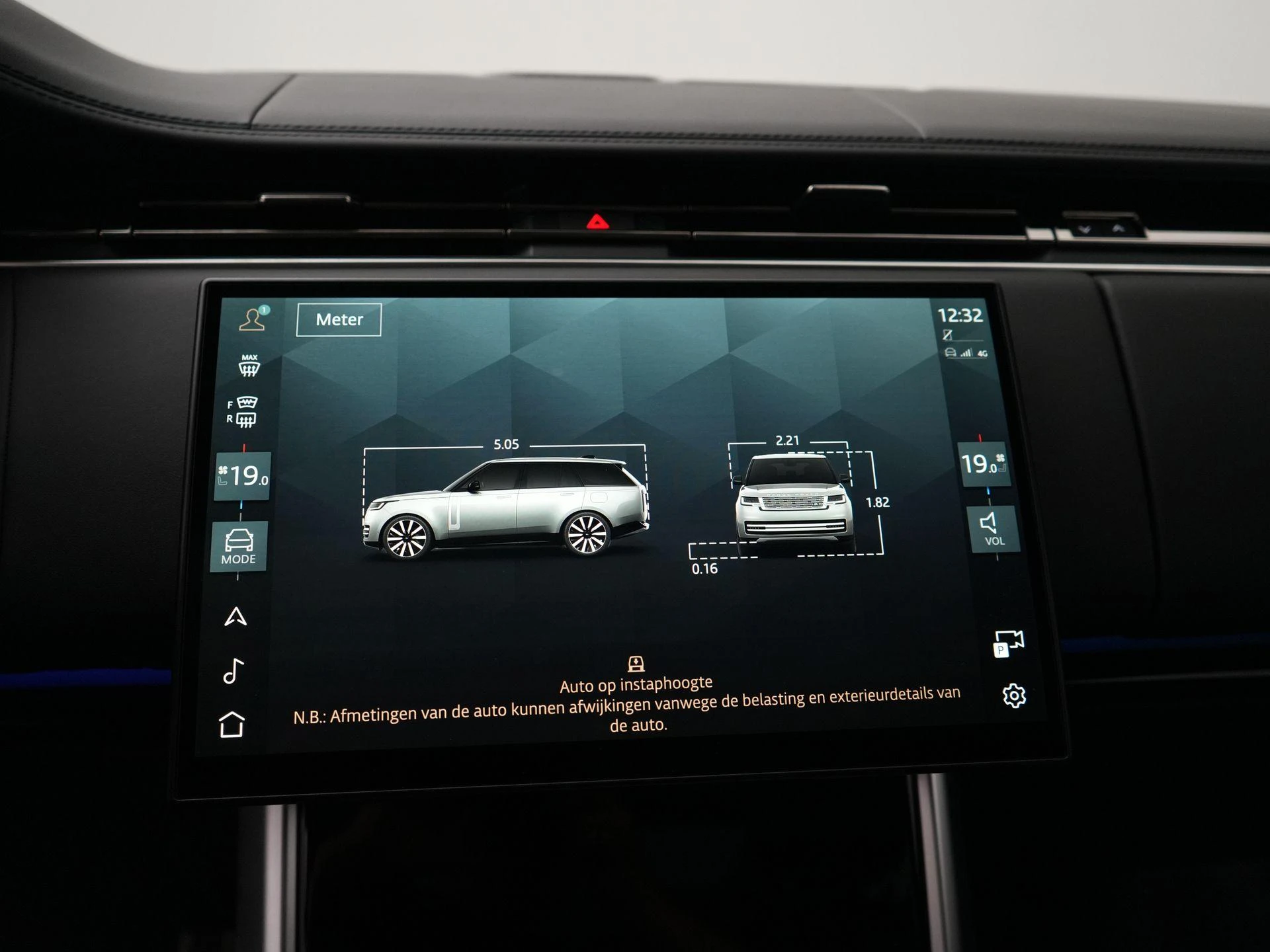 Land Rover-Range Rover-image-30