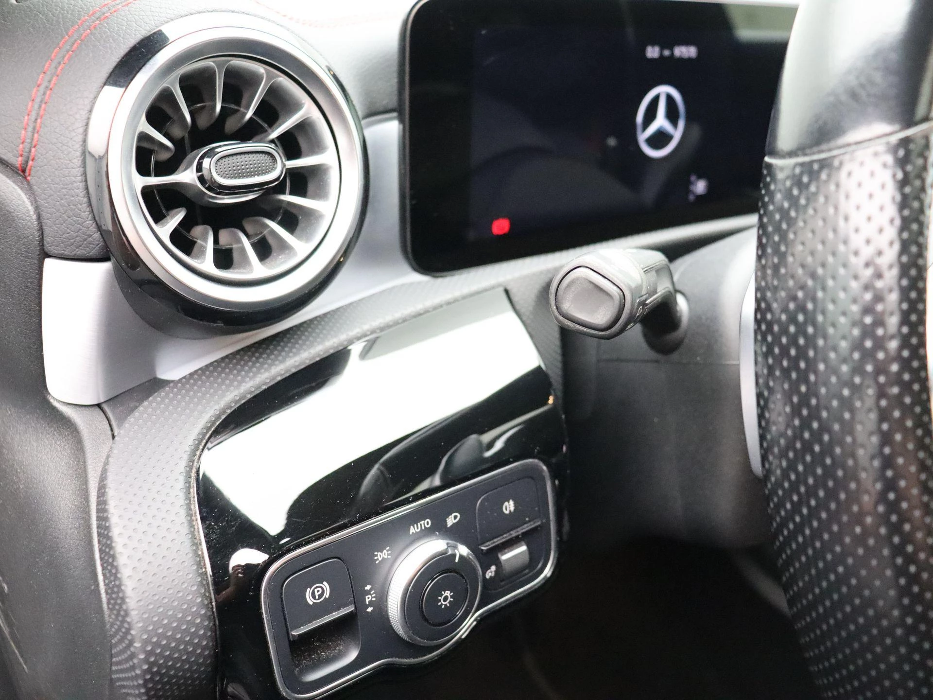 Mercedes-Benz CLA 200 AMG Line + PANORAMISCH DAK + CAMERA + LED +