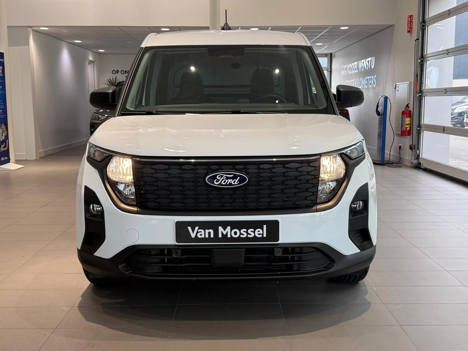 Ford-E-Transit Courier-image-6