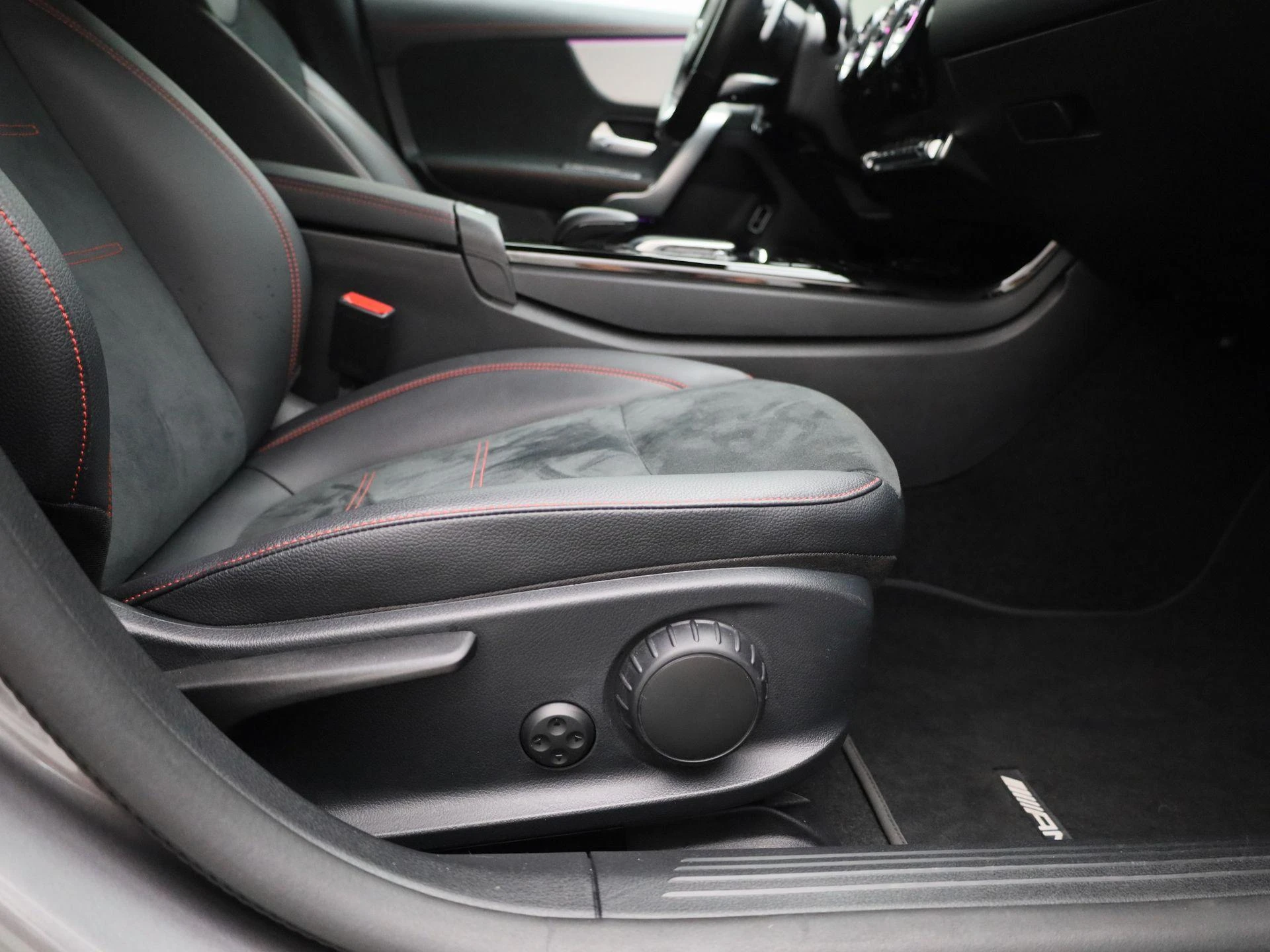 Mercedes-Benz-CLA-image-35