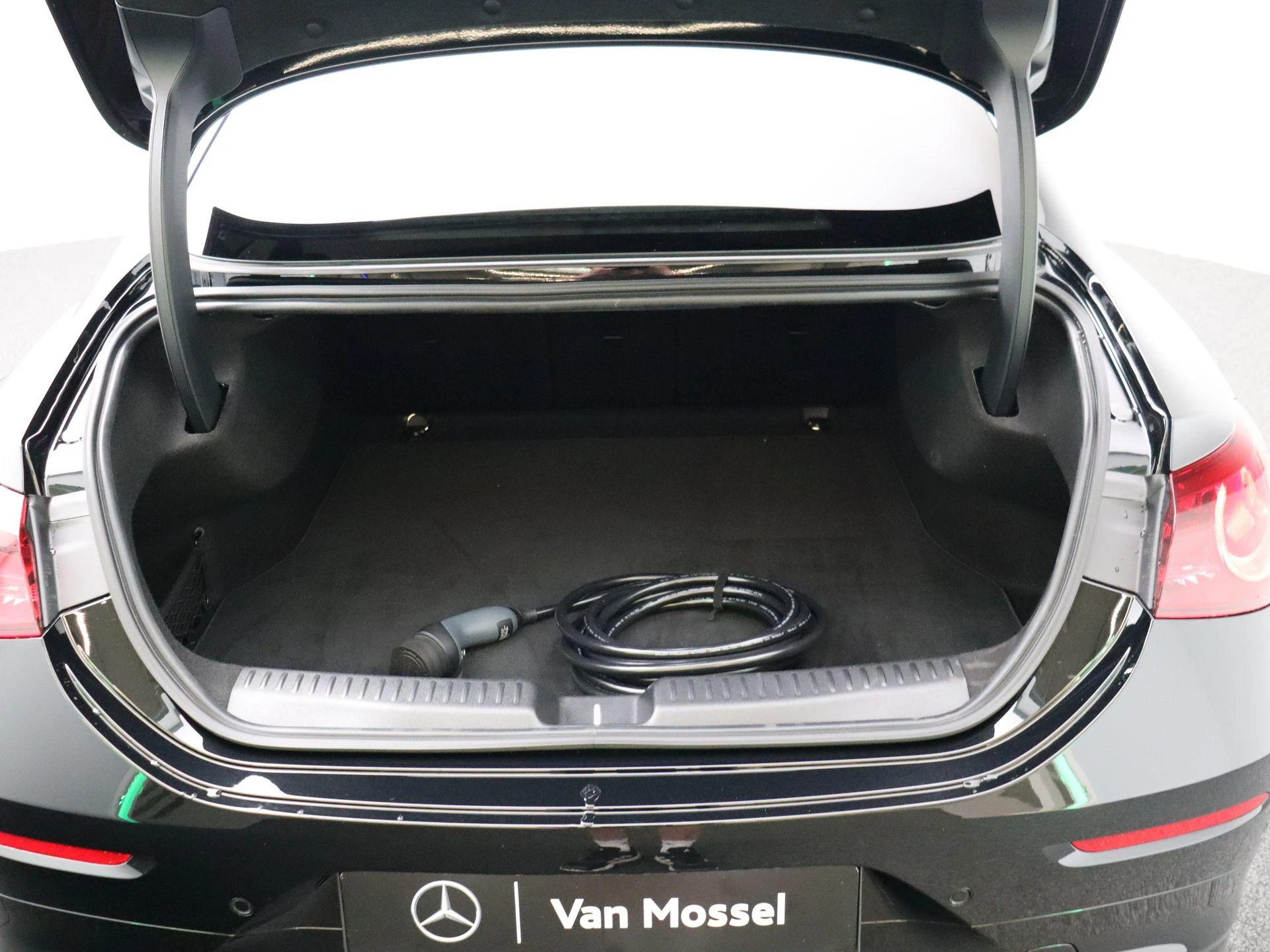 Mercedes-Benz-CLA-image-26