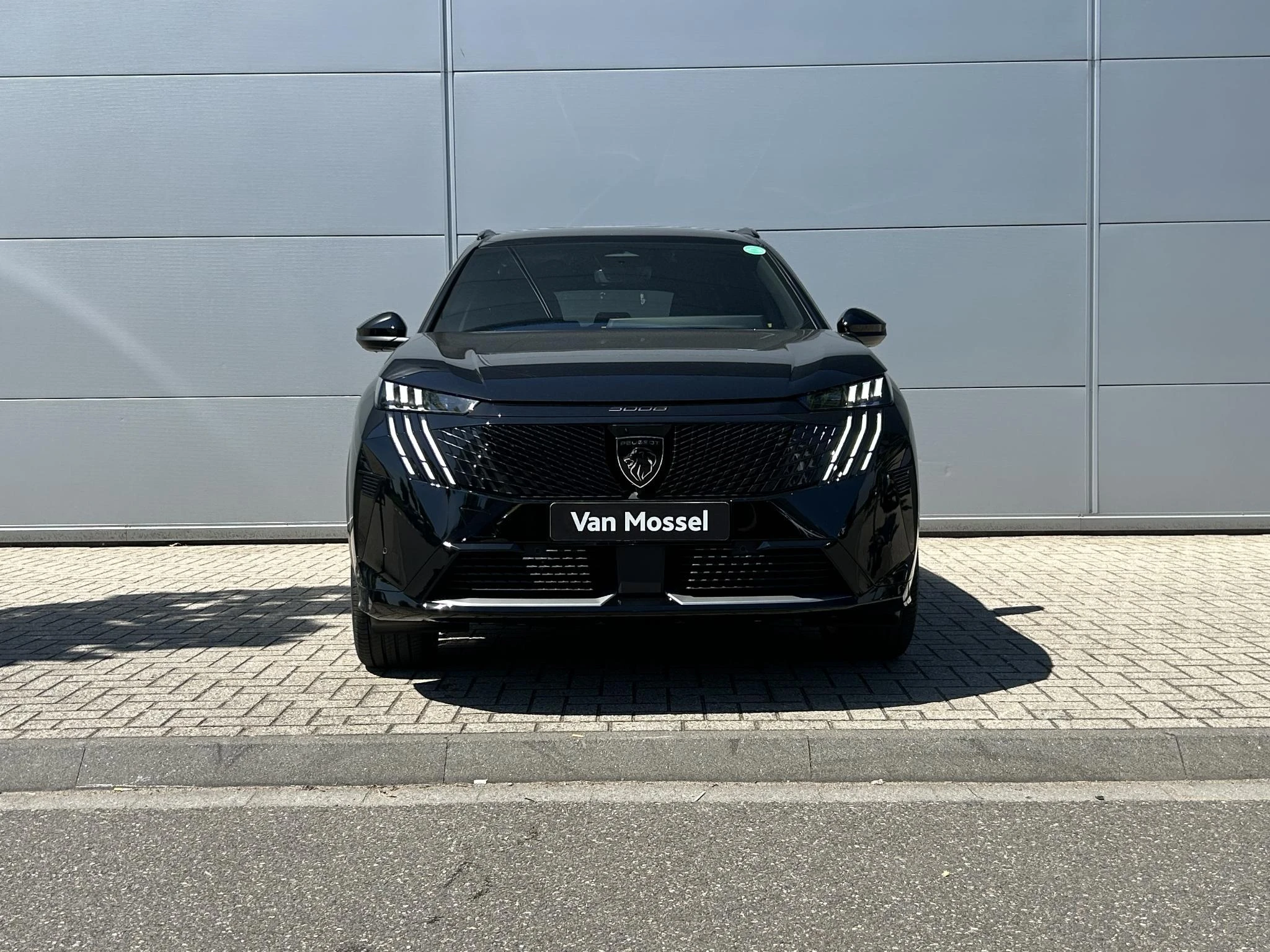 Peugeot-e-5008-image-8