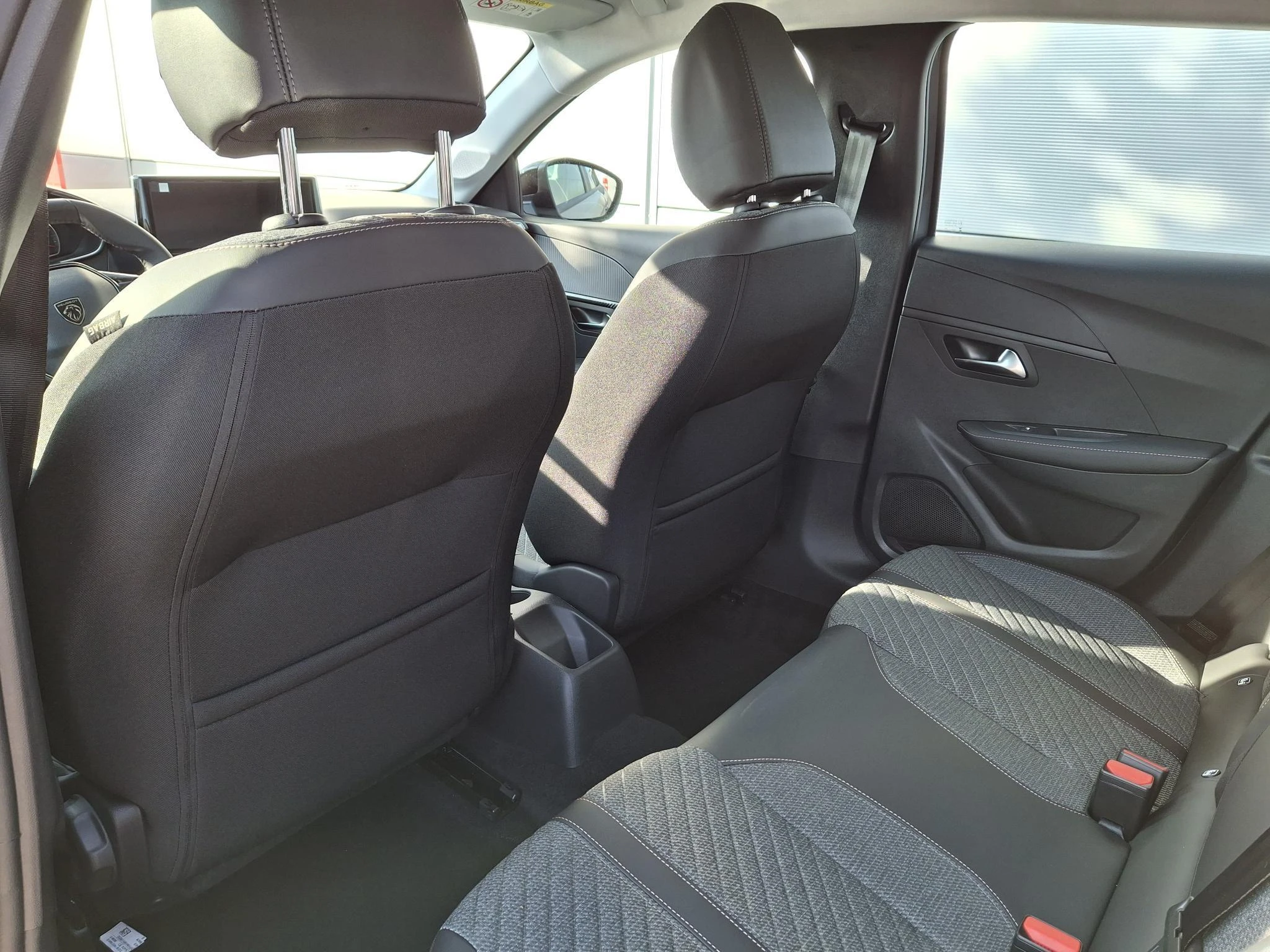 Peugeot-208-image-17
