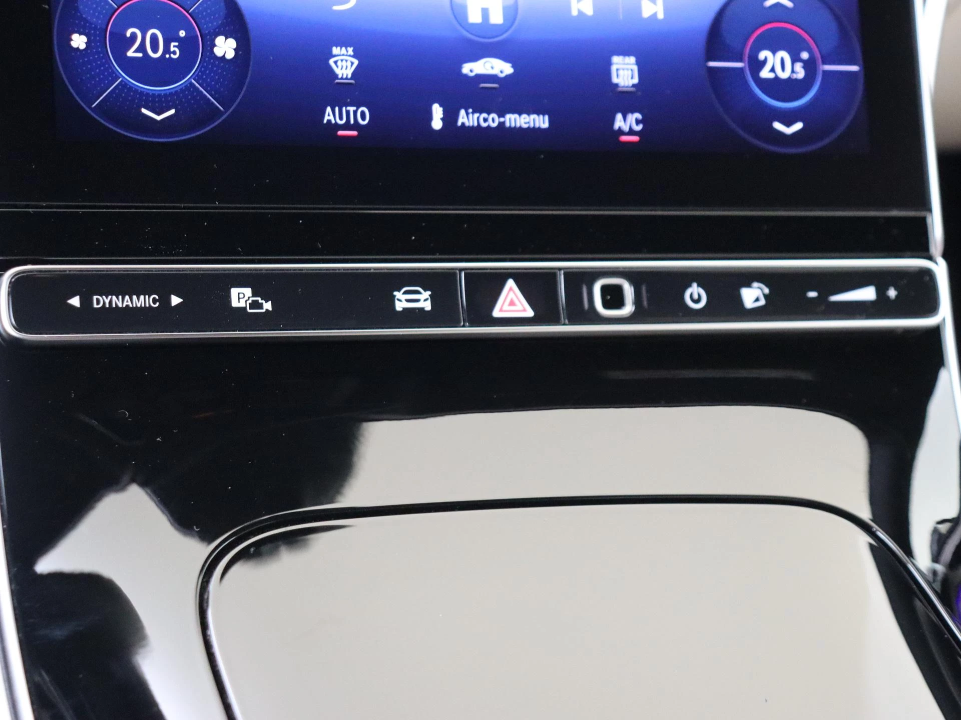 Mercedes-Benz-CLE-image-19