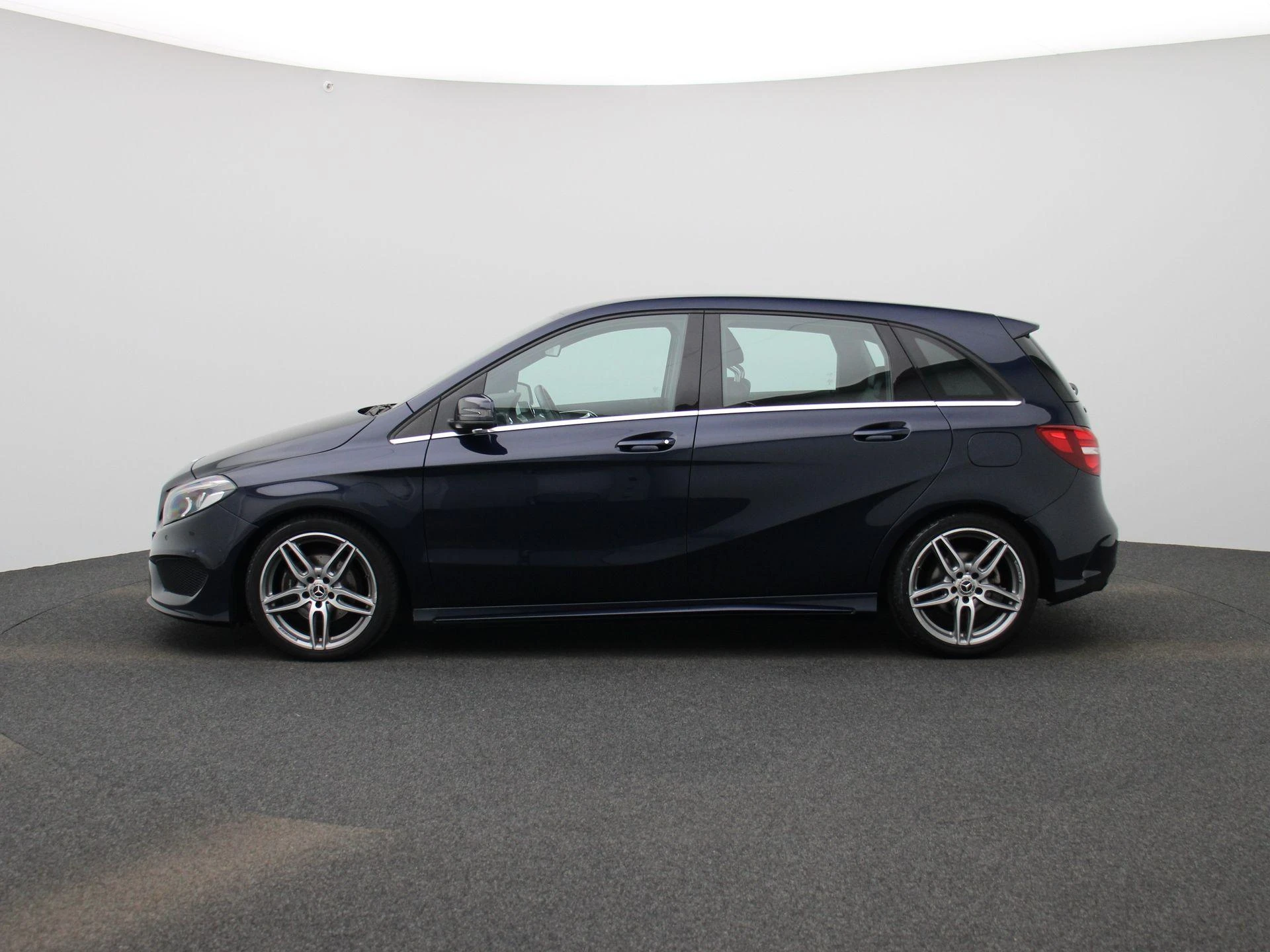 Mercedes-Benz-B-Klasse-image-4