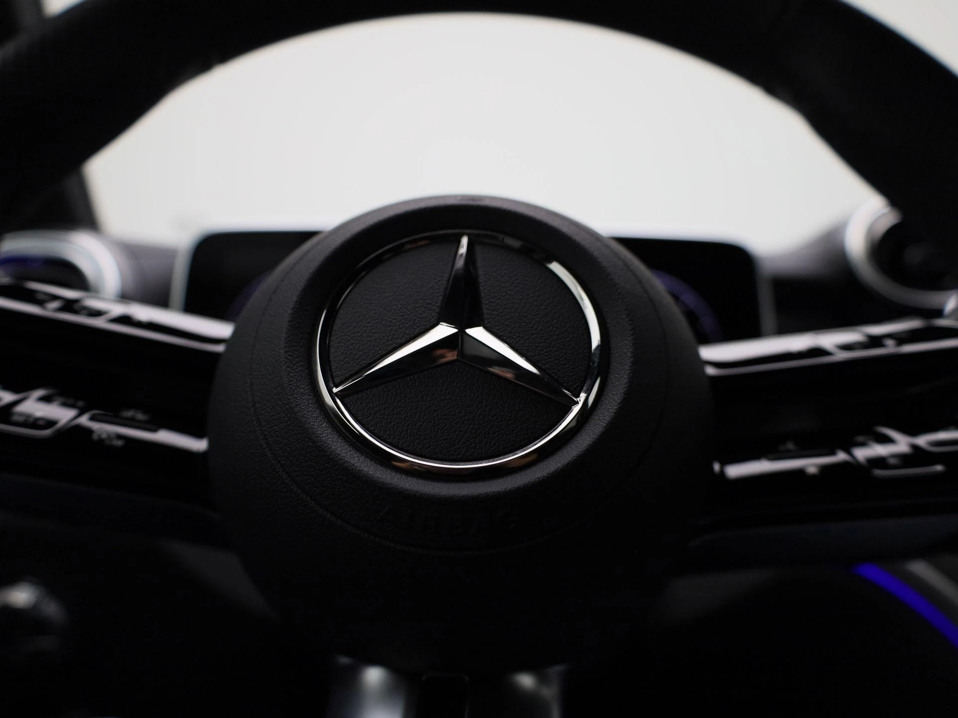 Mercedes-Benz-GLC-image-30