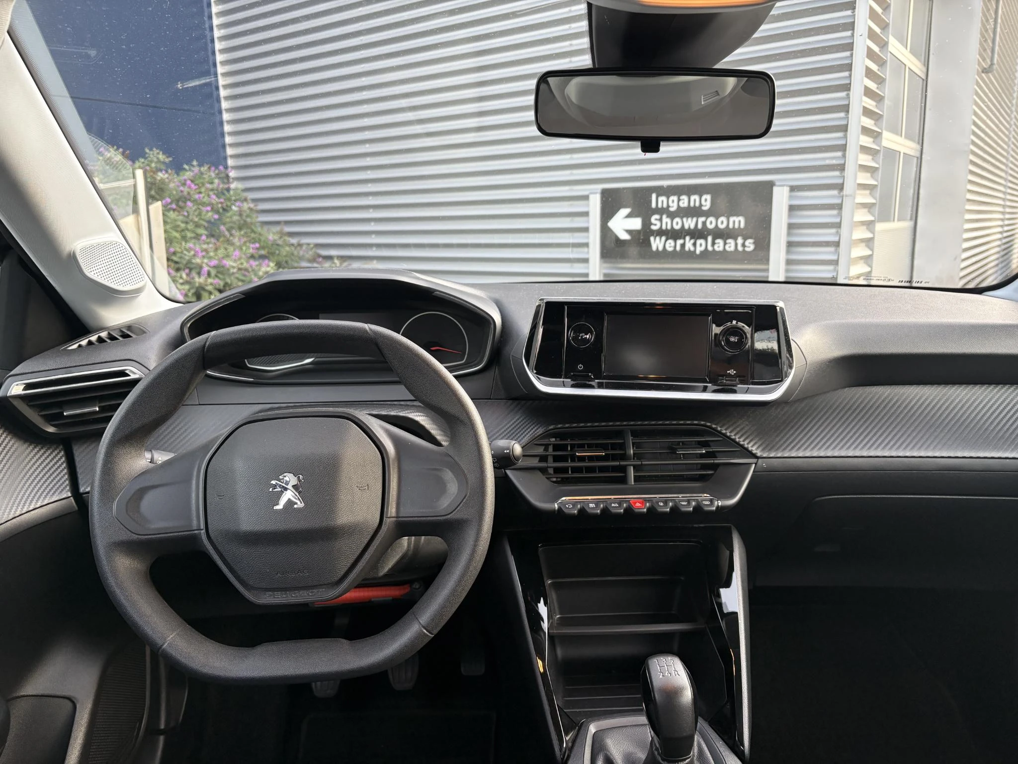 Peugeot-208-image-11