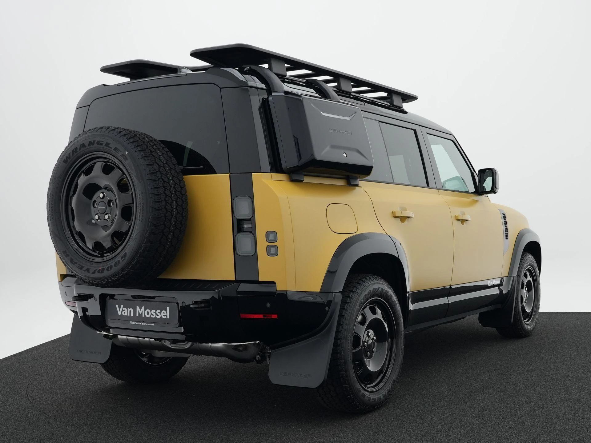 Land Rover-Defender-image-11