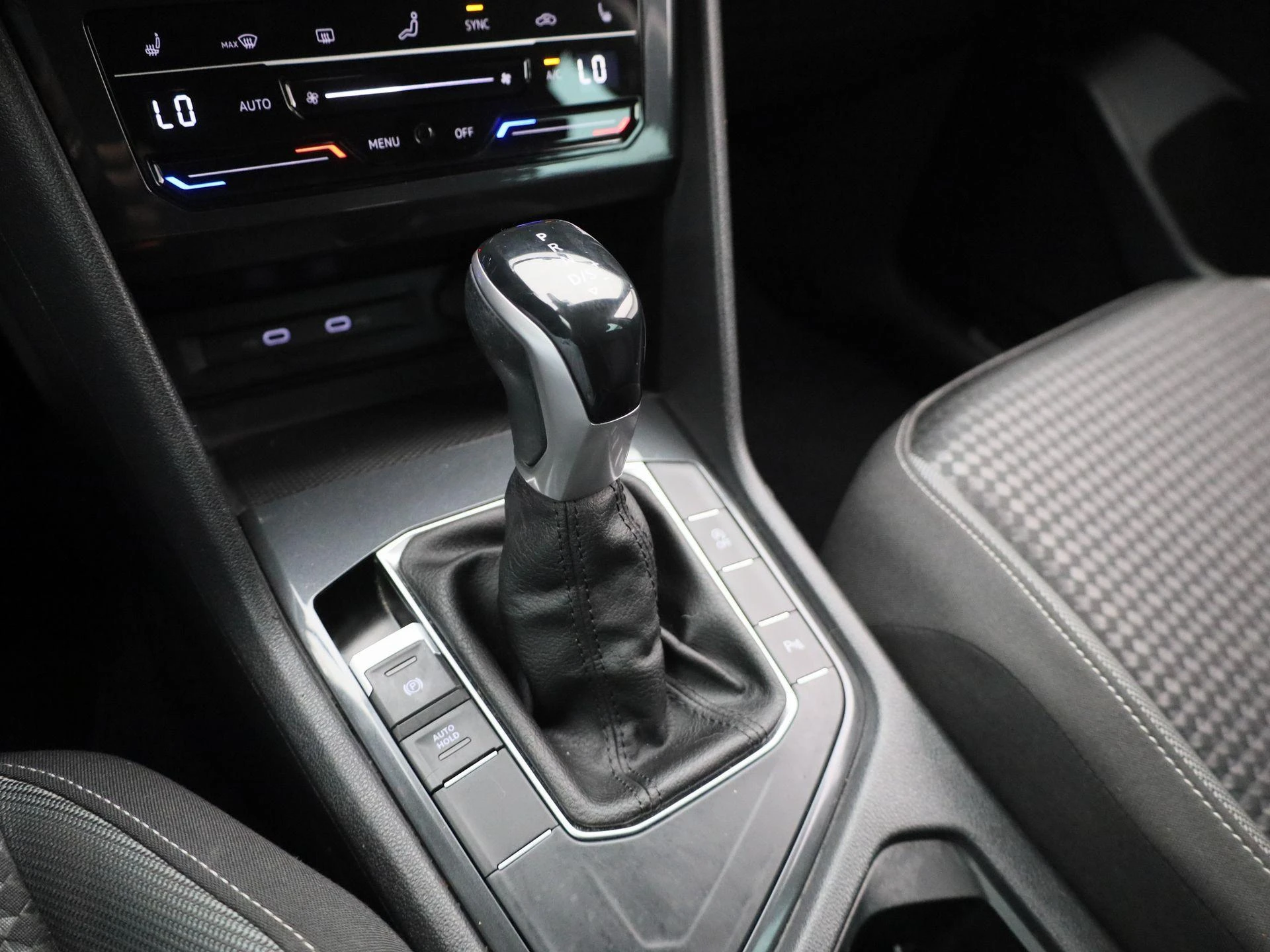 Volkswagen-Tiguan-image-22