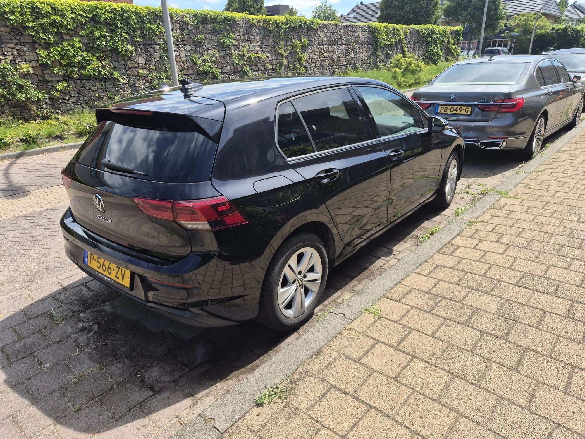 Volkswagen-Golf-image-1