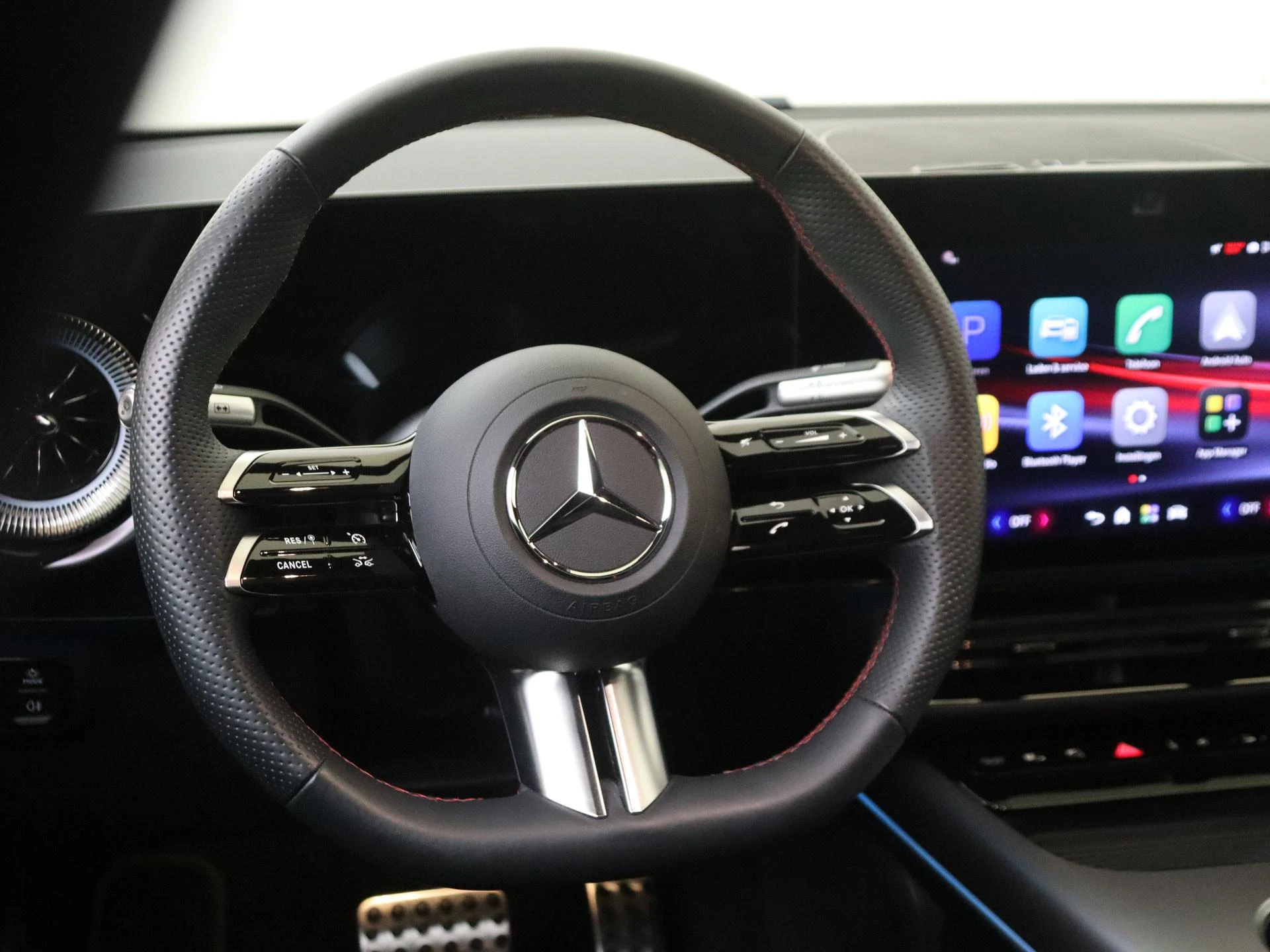 Mercedes-Benz-CLA-image-9