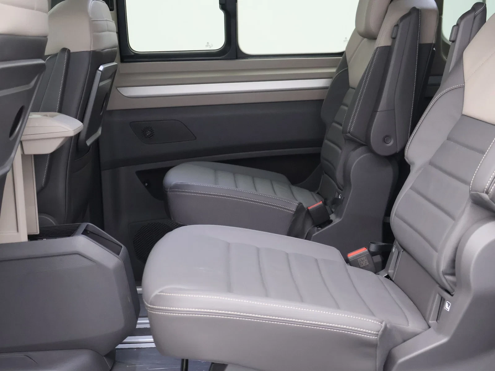 Volkswagen Multivan T7 eHybrid (PHEV) Multivan T7 PHEV Life Korte versie 1.5eHybrid 4X4 245PK *AUTOMAAT*7 ZITPLAATSEN*VIRTUAL COCKPIT*TREK