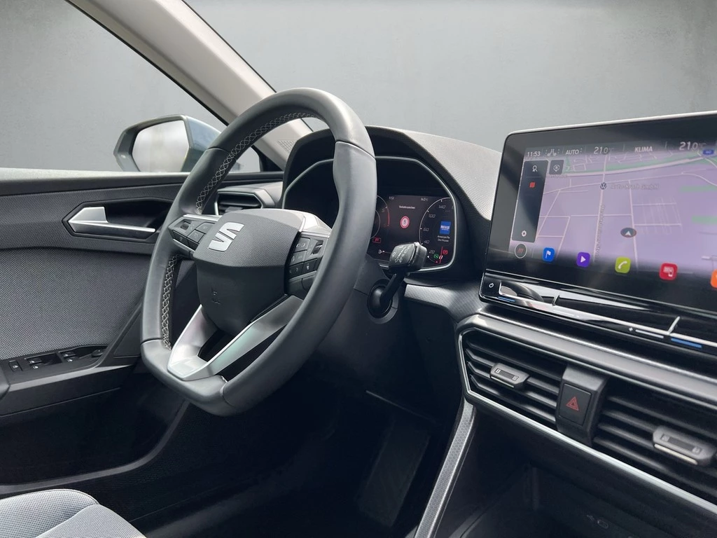 SEAT Leon 2.0 TDI DSG Style *Navi*LED*AHK*