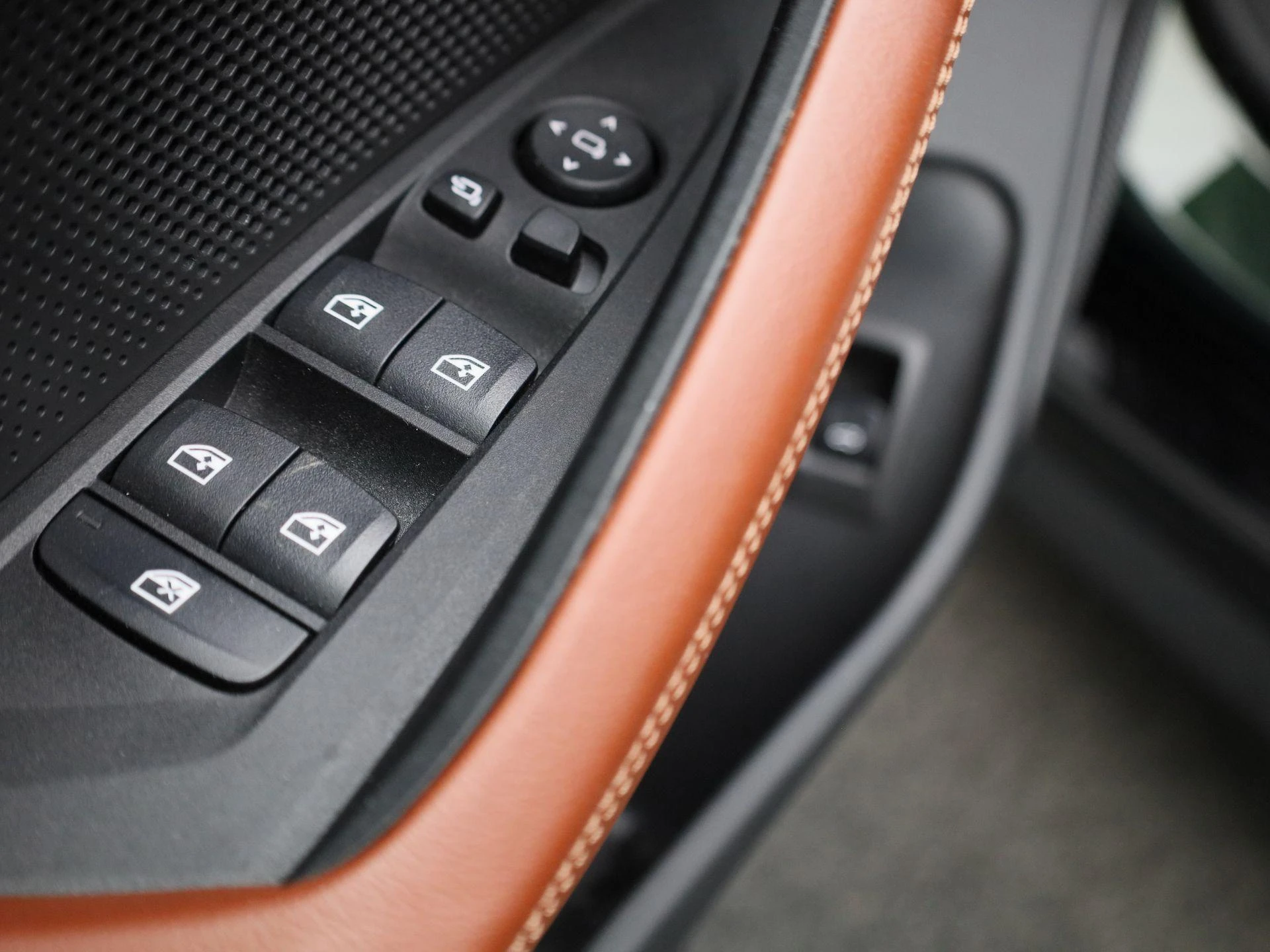 BMW-i4-image-33