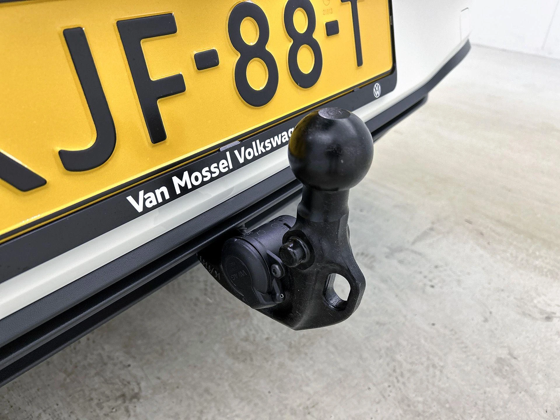 Volkswagen-Golf-image-8