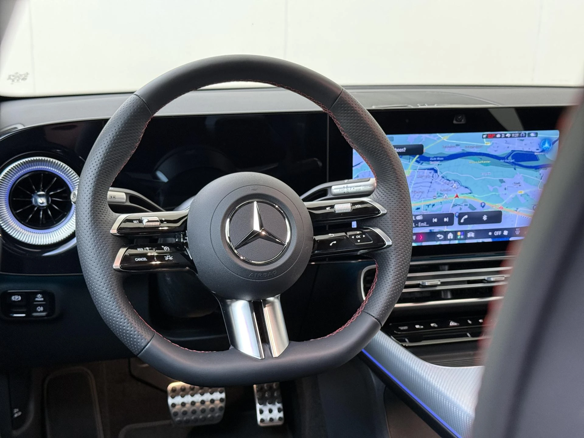 Mercedes-Benz-CLA-image-9