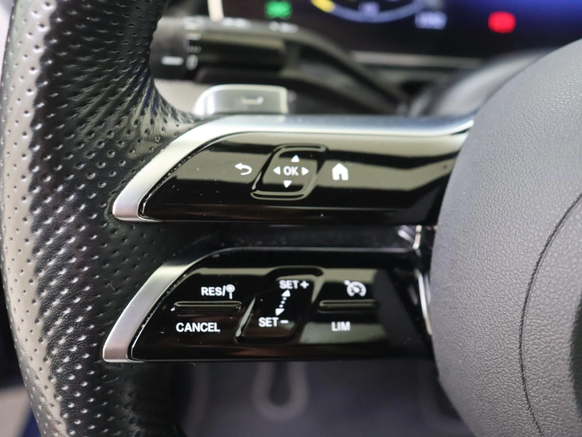 Mercedes-Benz-C-Klasse-image-11