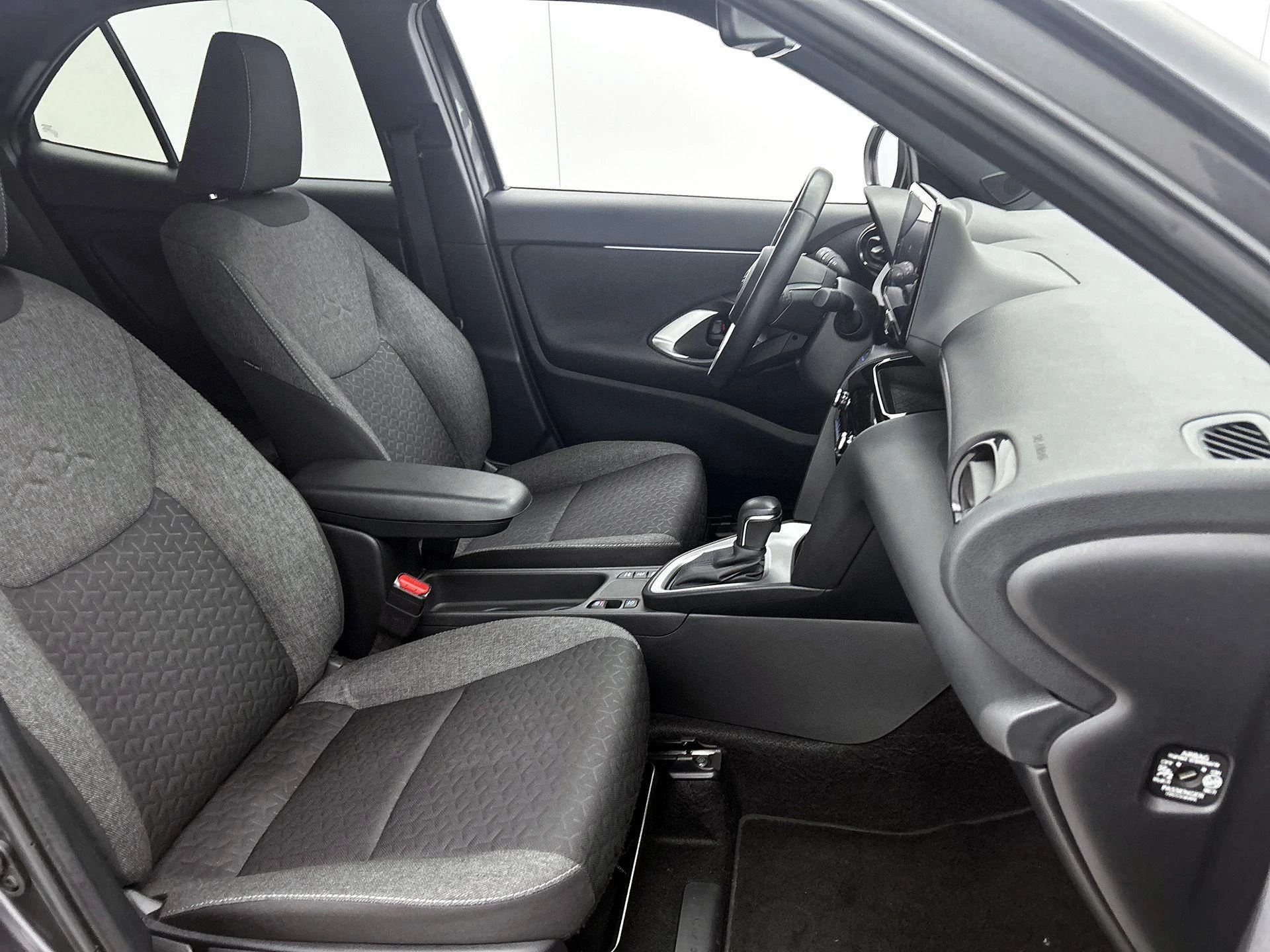 Toyota-Yaris Cross-image-20