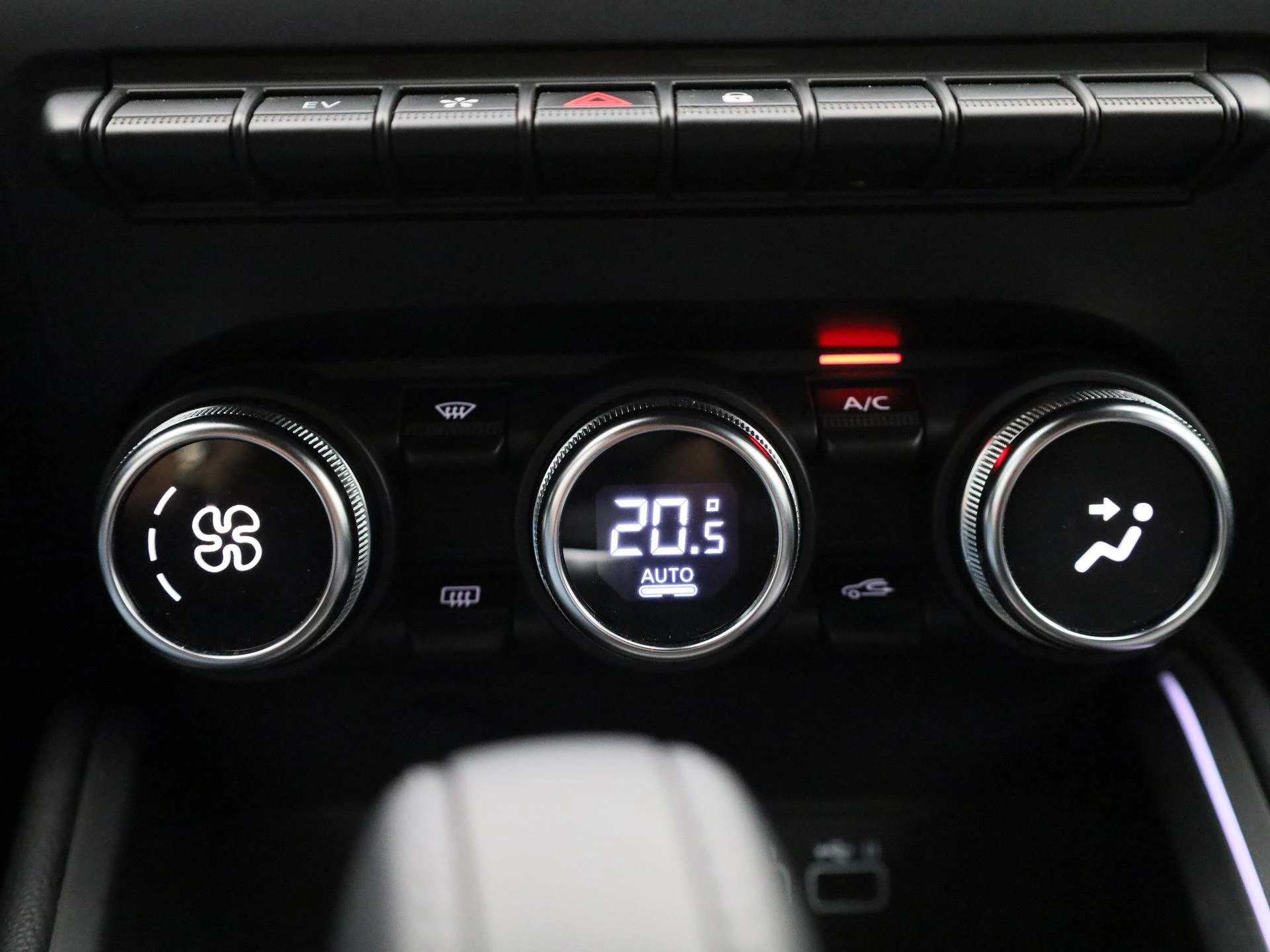 Renault-Clio-image-16
