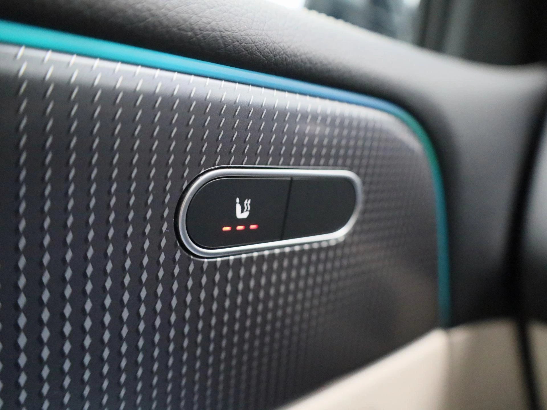 Mercedes-Benz GLB 200 LUXURY LINE + LEDER + PANO + 7-ZIT + CARPLAY +