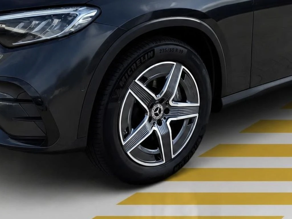 Mercedes-Benz-GLC 300 d-image-5