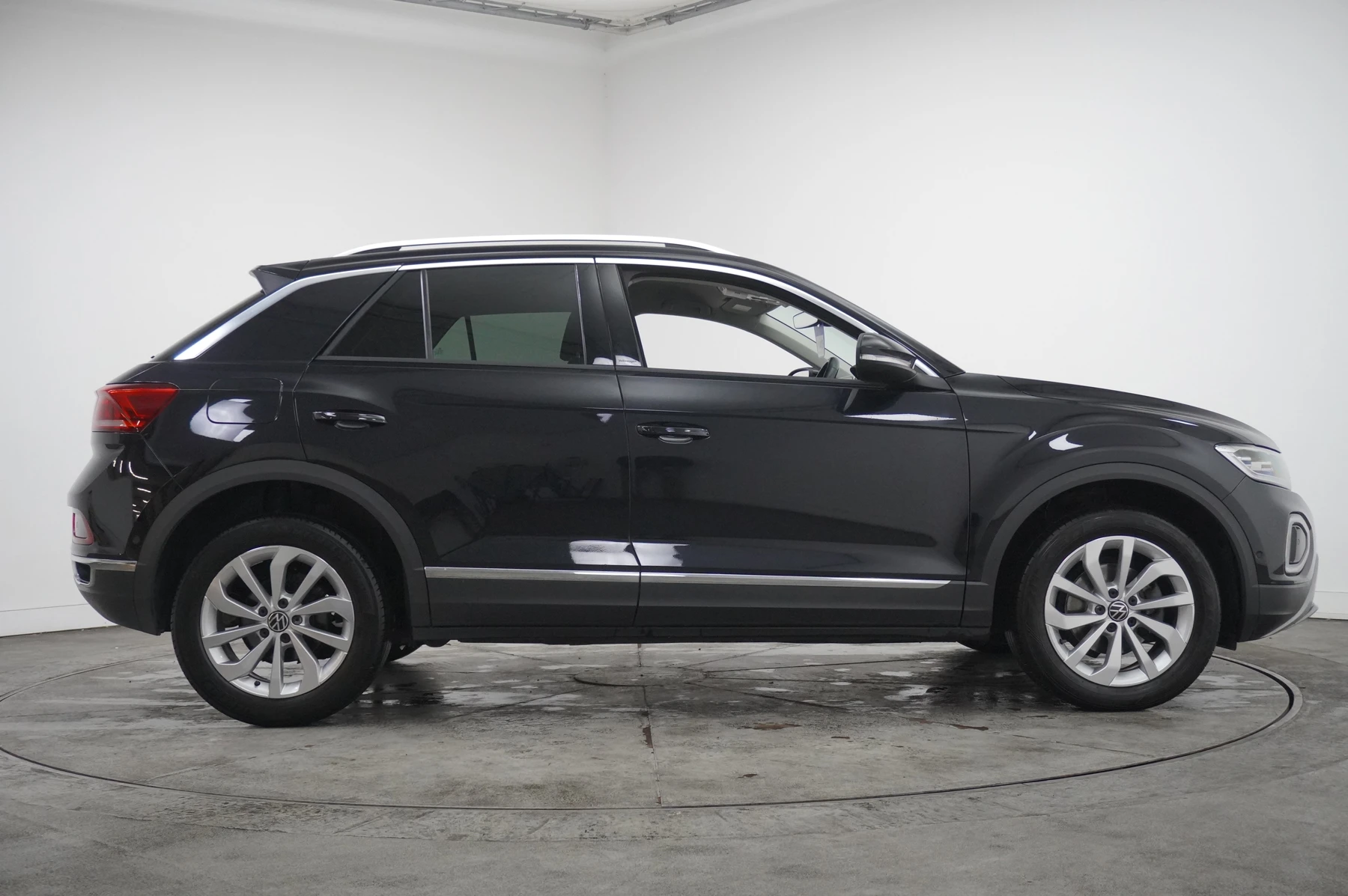 Volkswagen-T-Roc-image-3