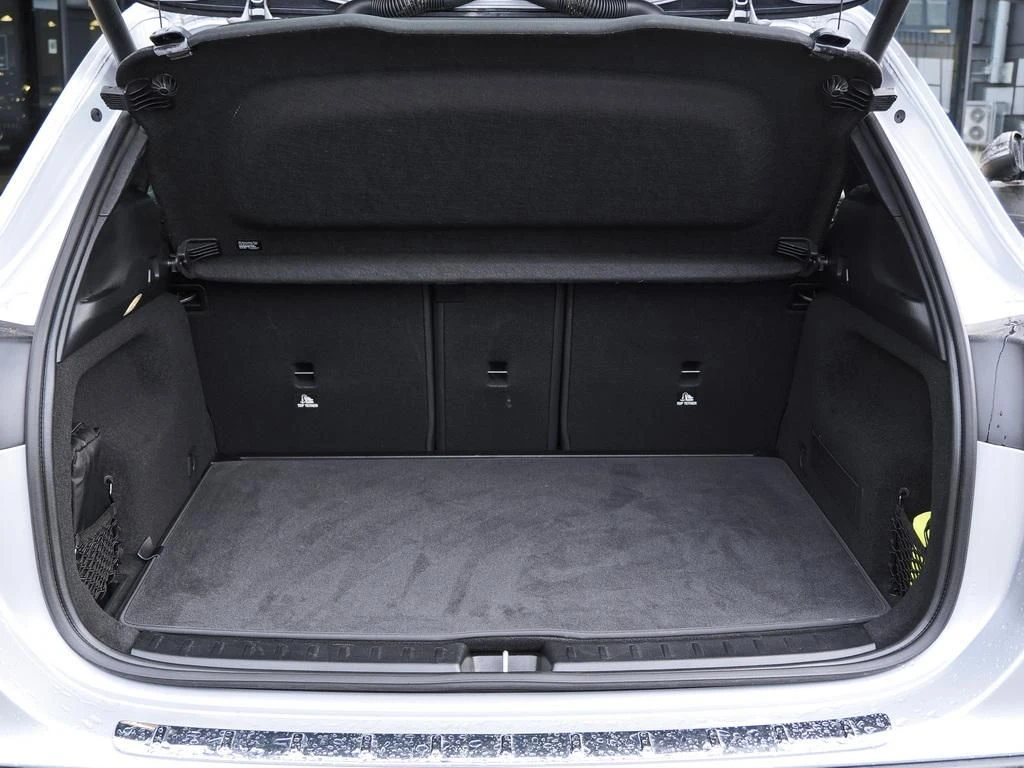 Mercedes-Benz-GLA 200 d-image-14