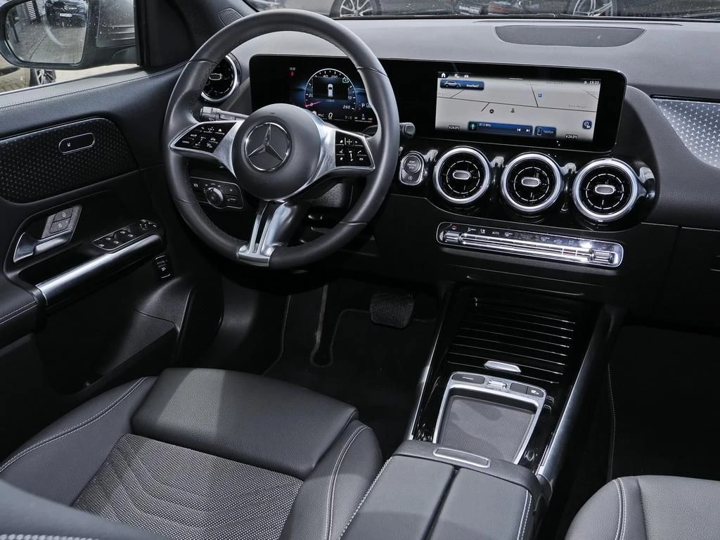 Mercedes-Benz-GLA 200 d-image-10