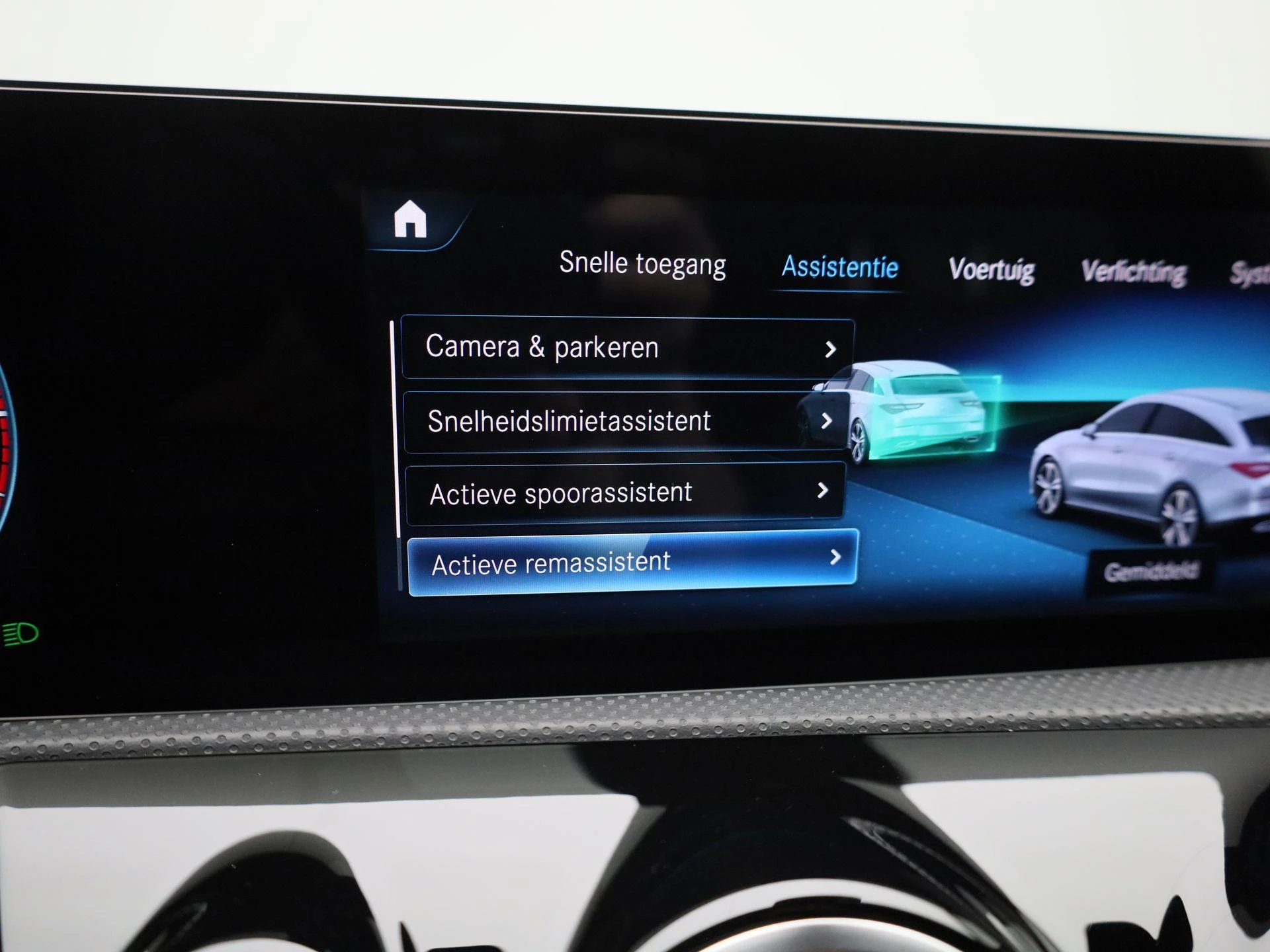 Mercedes-Benz-CLA-image-27