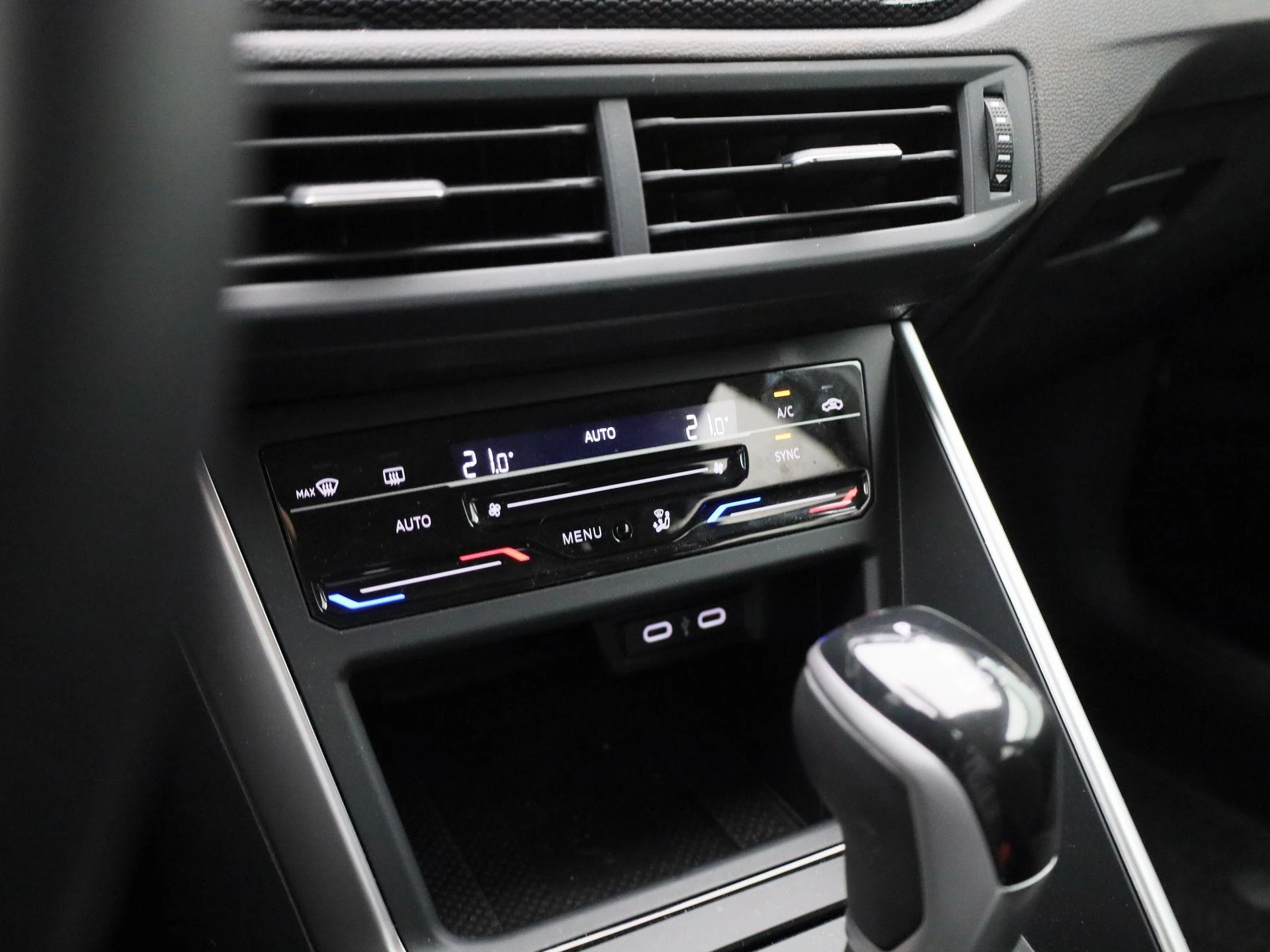 Volkswagen-Polo-image-18