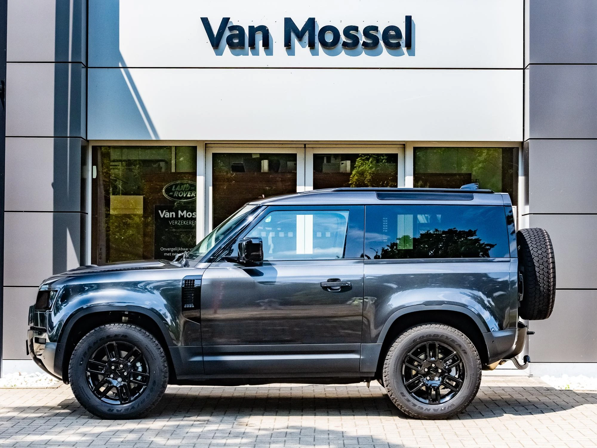 Land Rover Defender 90 D200 S AWD Auto. 26MY