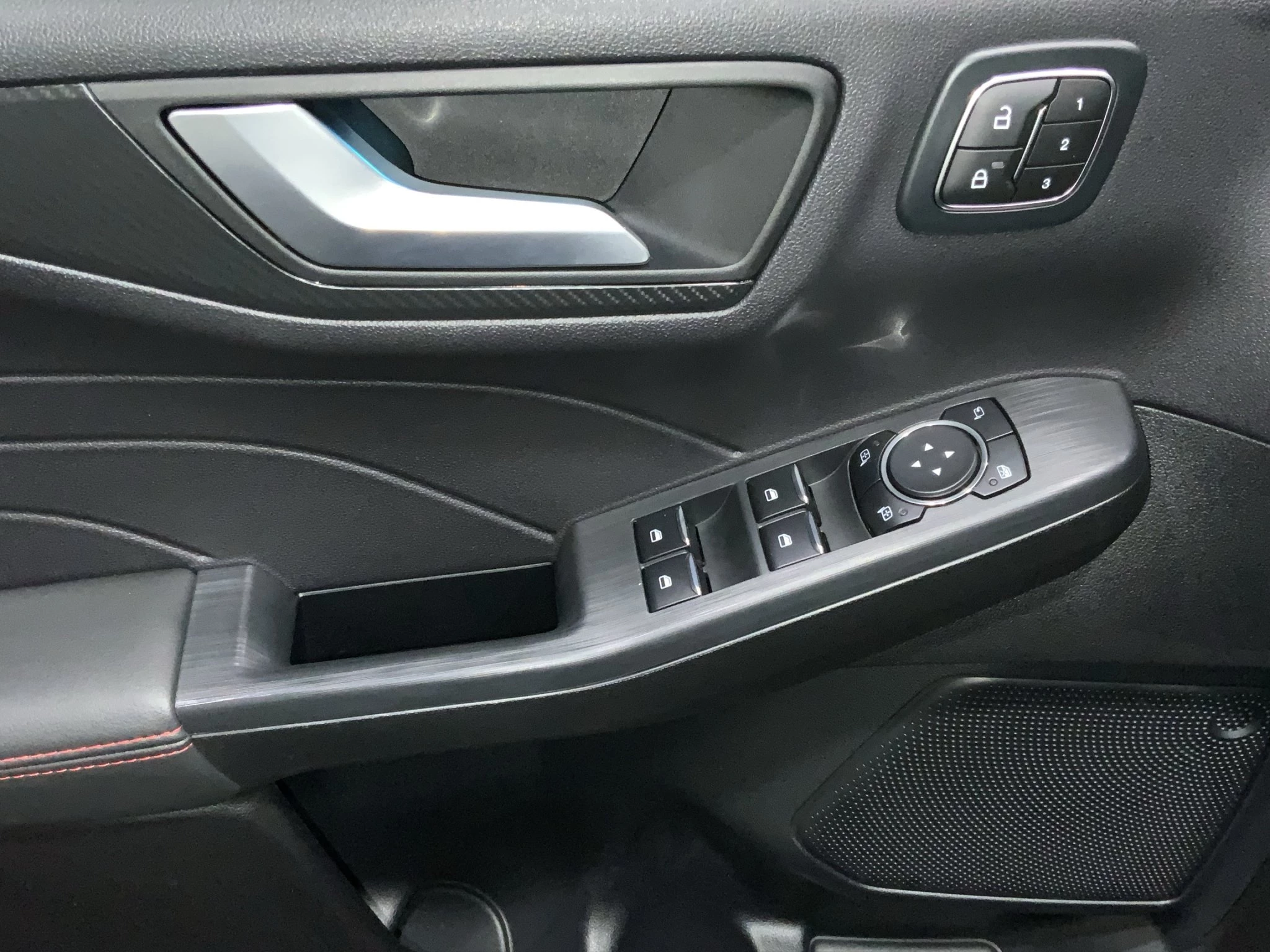 Ford Kuga ST-Line X*PANO*AHK*LED-MATRIX*360GRAD*ACC*NAVI*SOUND-SYS.