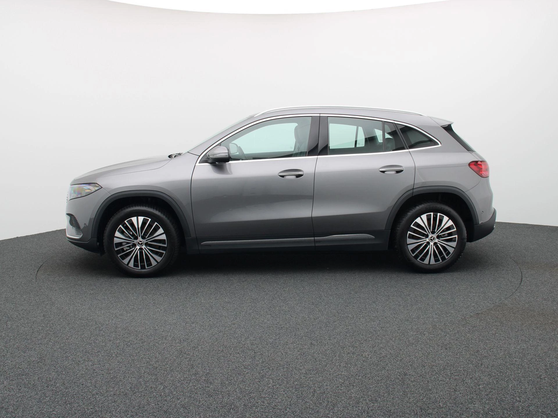 Mercedes-Benz EQA 250+ Business Line + PANO DAK + CARPLAY + CAMERA +