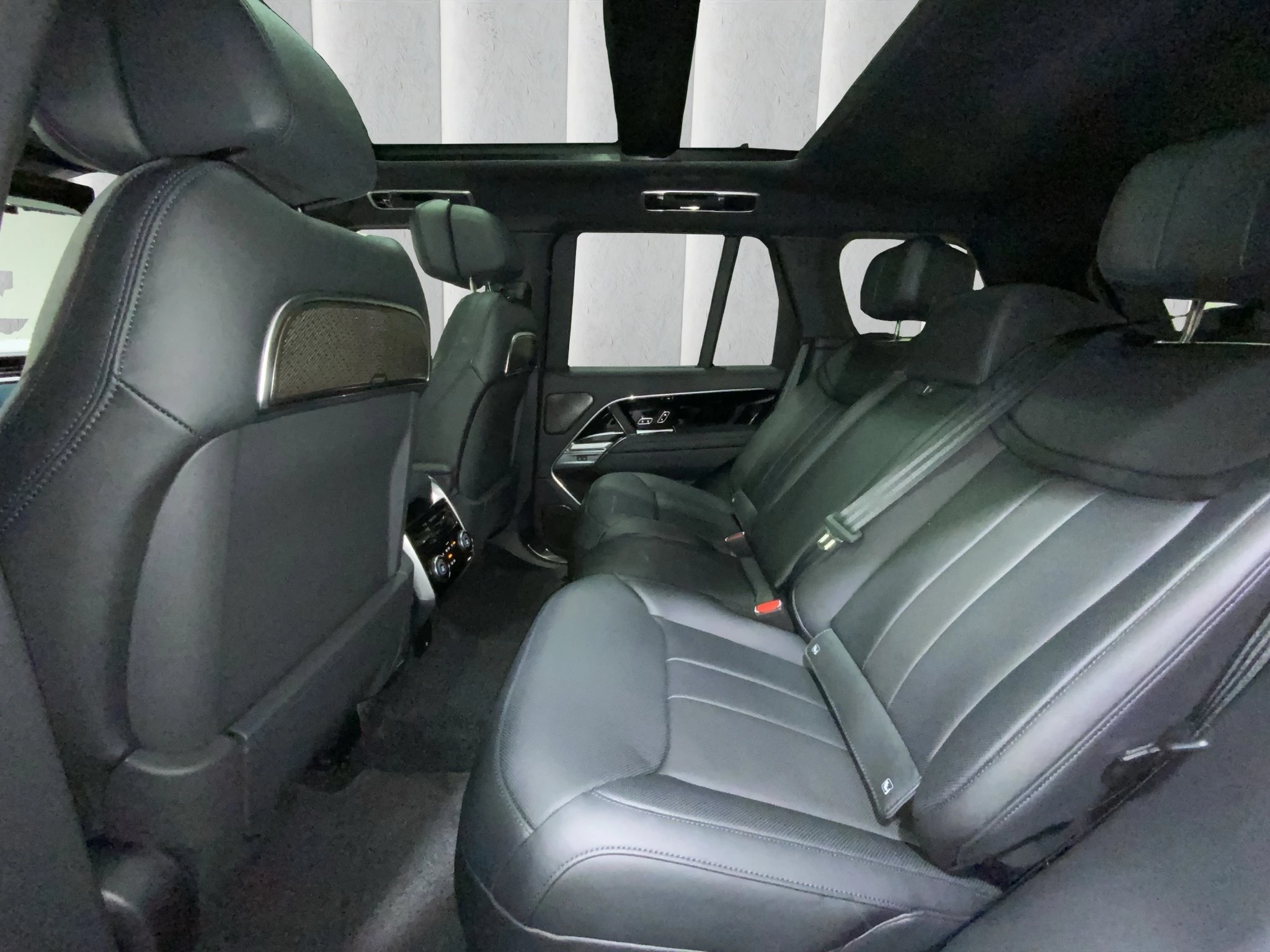 Land Rover-Range Rover-image-6