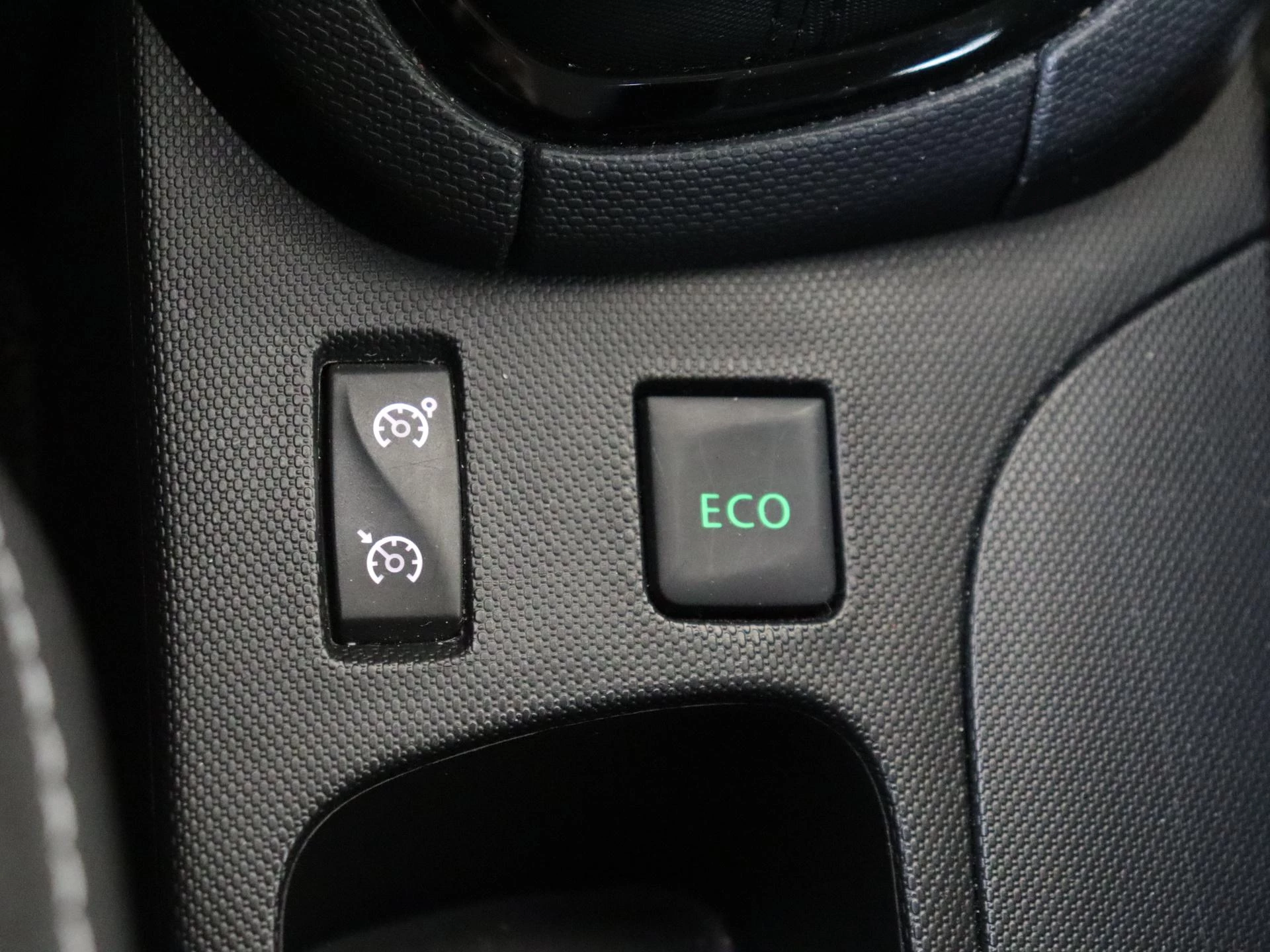Renault-Clio-image-23