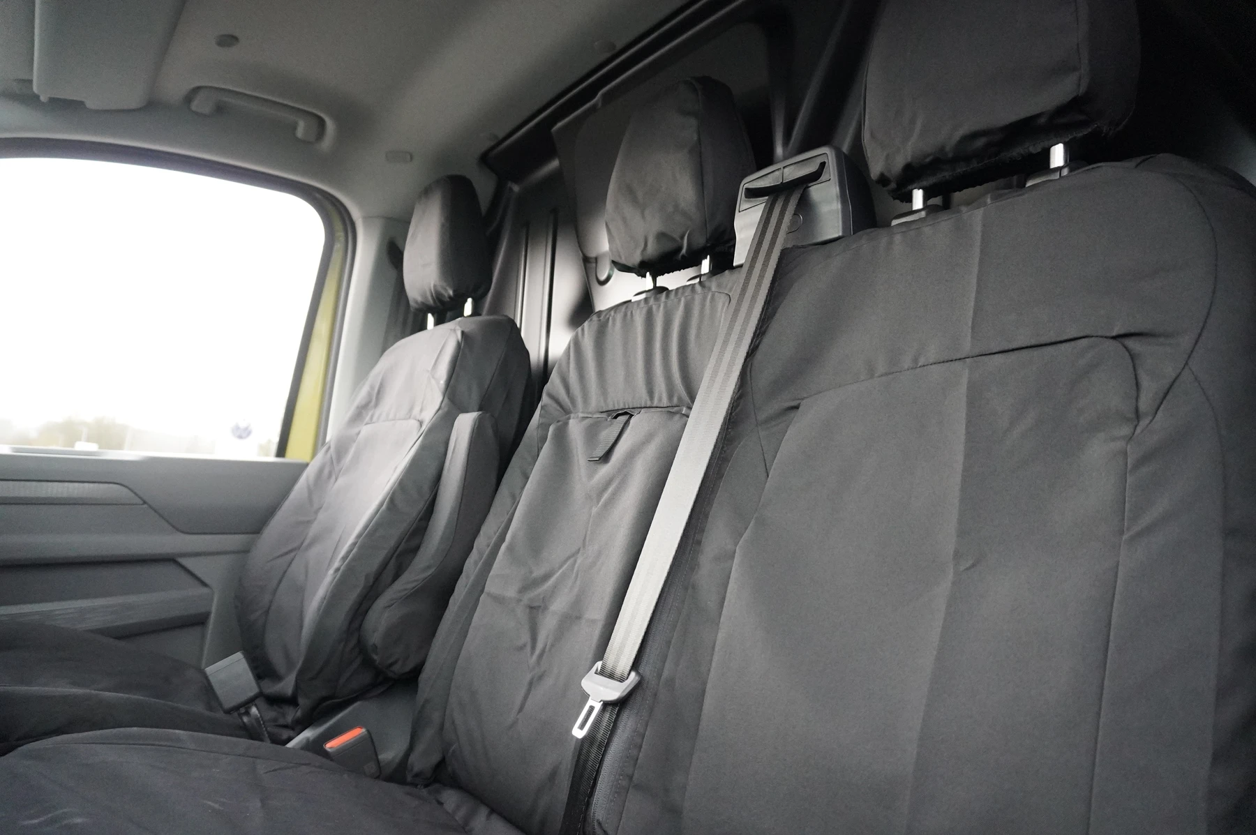 Volkswagen-Transporter-image-37