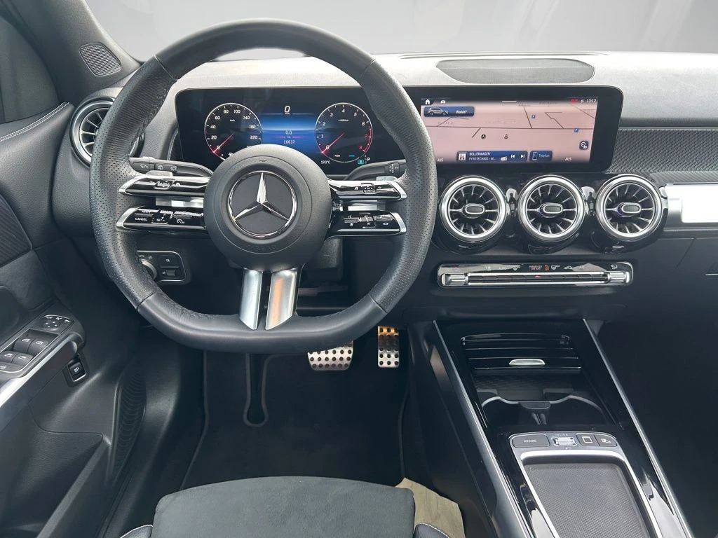 Mercedes-Benz-GLB 200-image-10