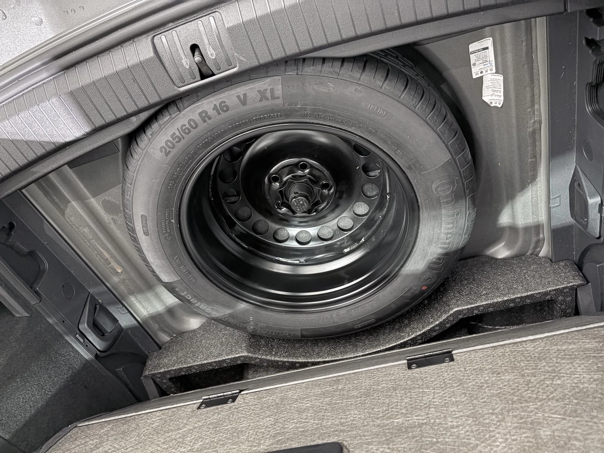 Volkswagen-Touran-image-8