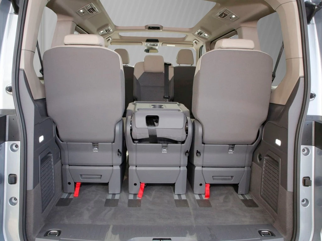 Volkswagen-Multivan-image-5