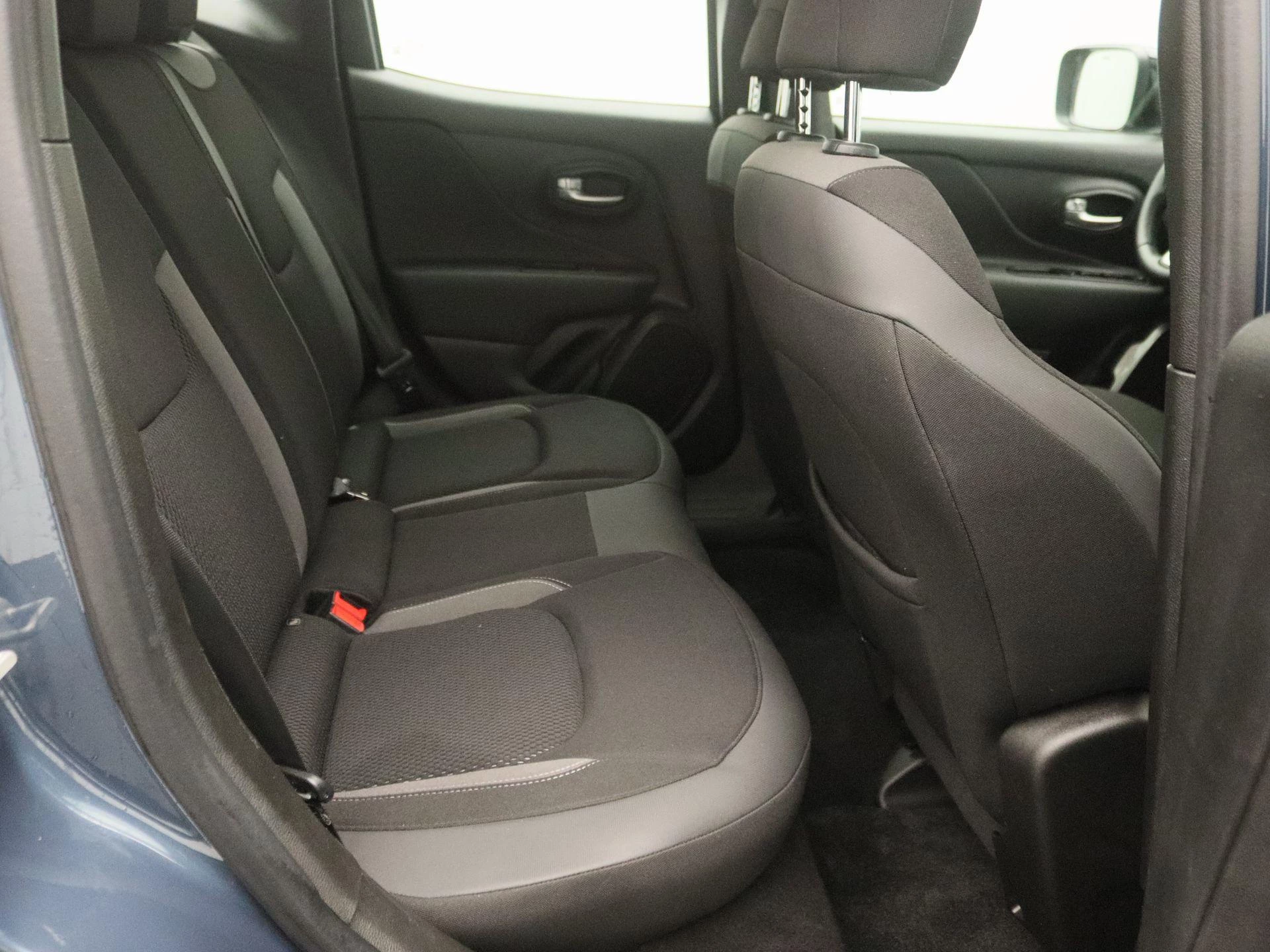 Jeep-Renegade-image-27