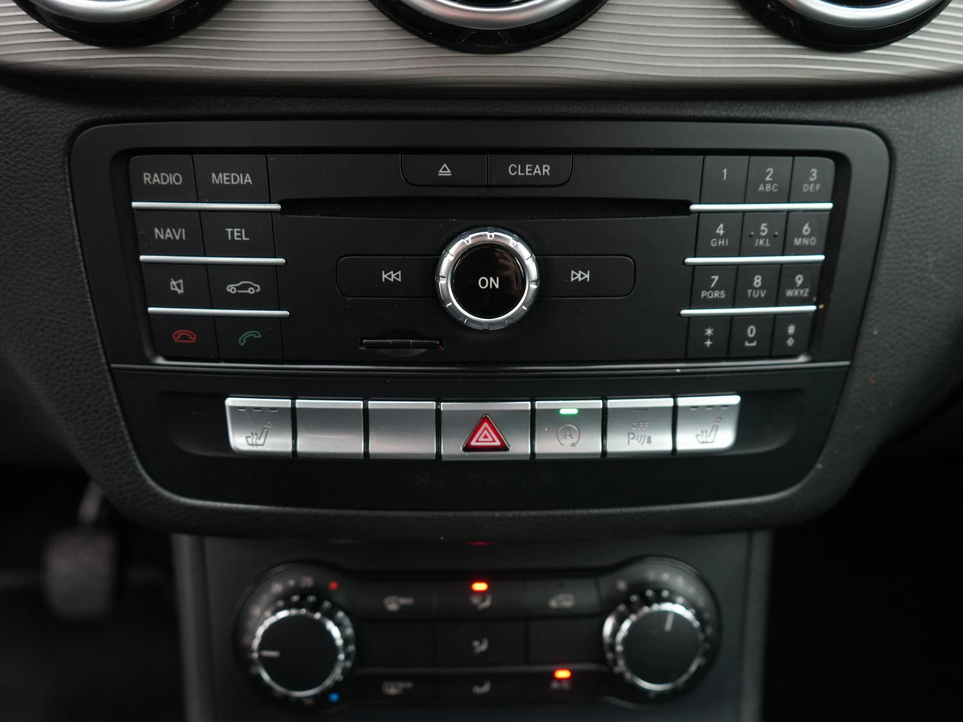 Mercedes-Benz-B-Klasse-image-16