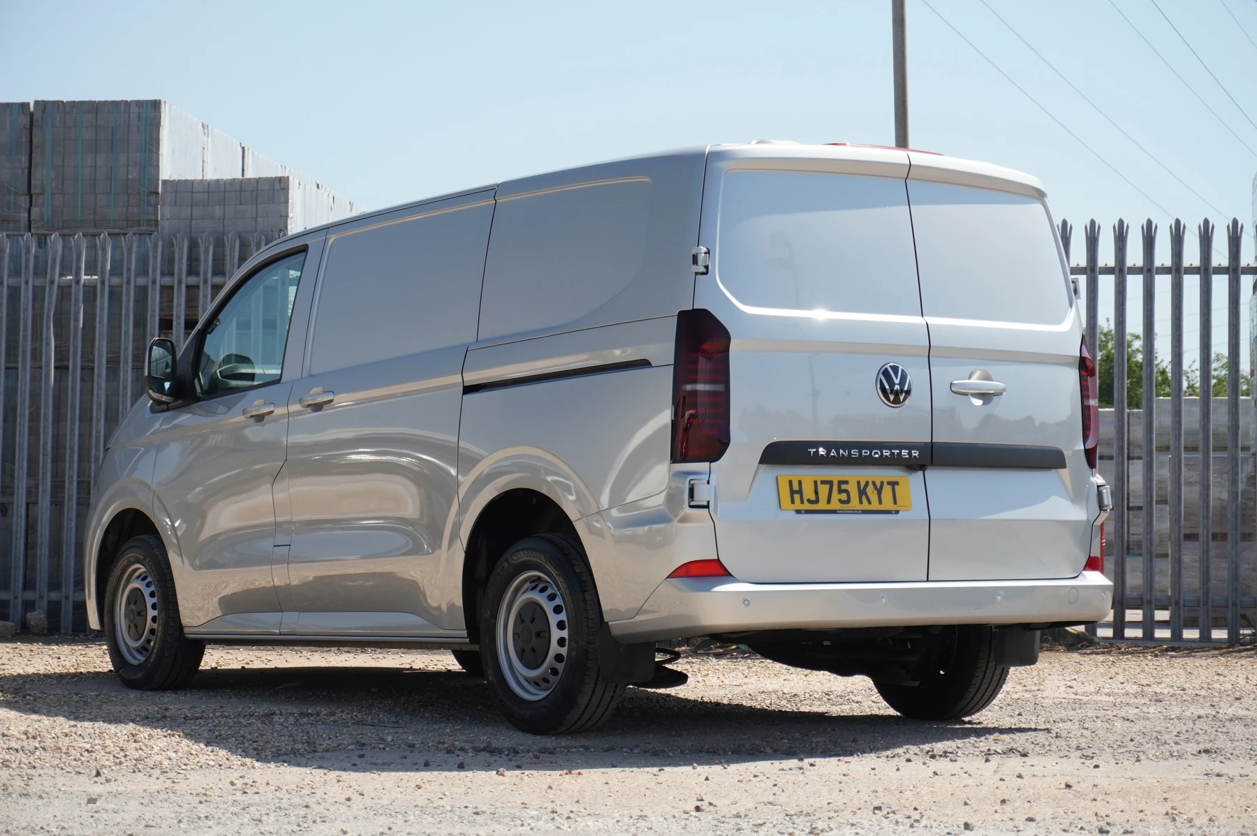 Volkswagen-Transporter-image-2