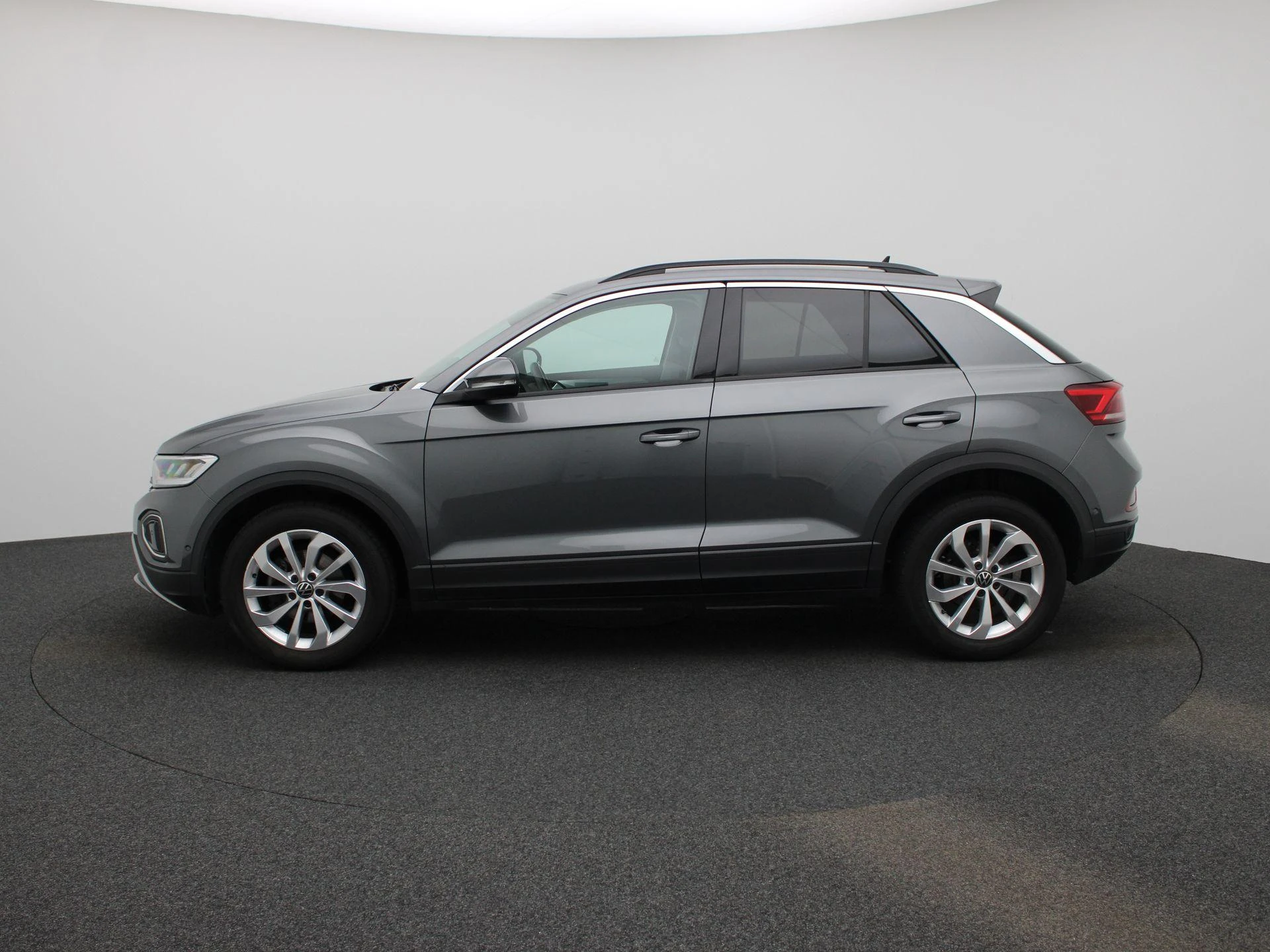 Volkswagen-T-Roc-image-3