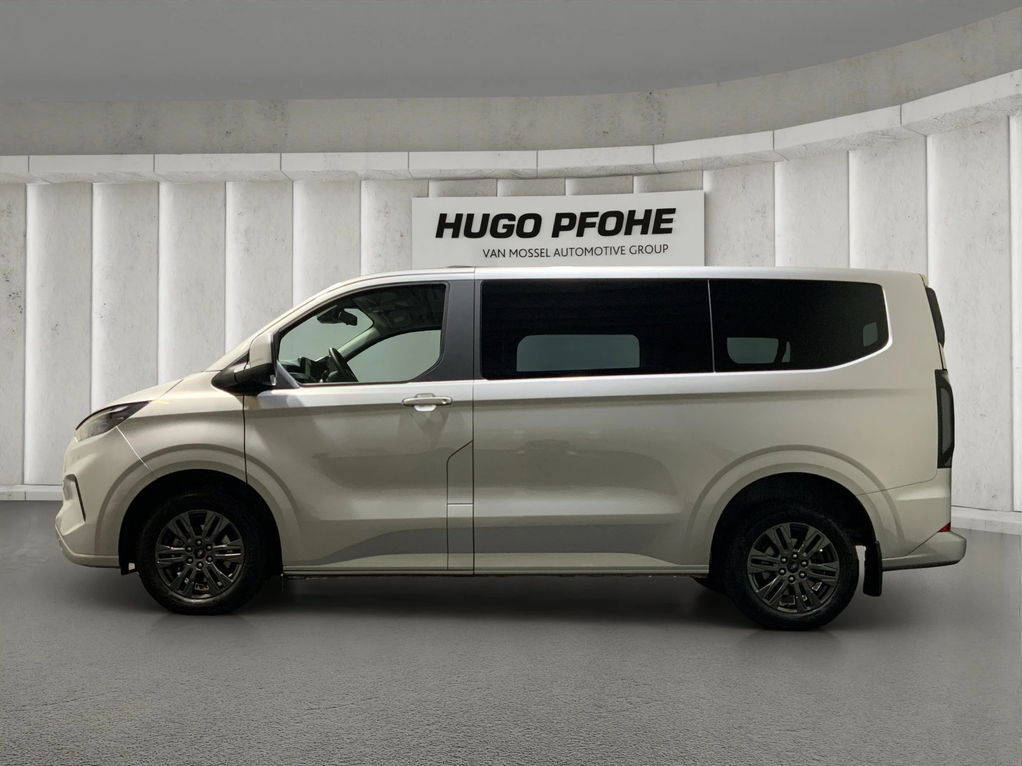Ford-Tourneo Custom-image-1