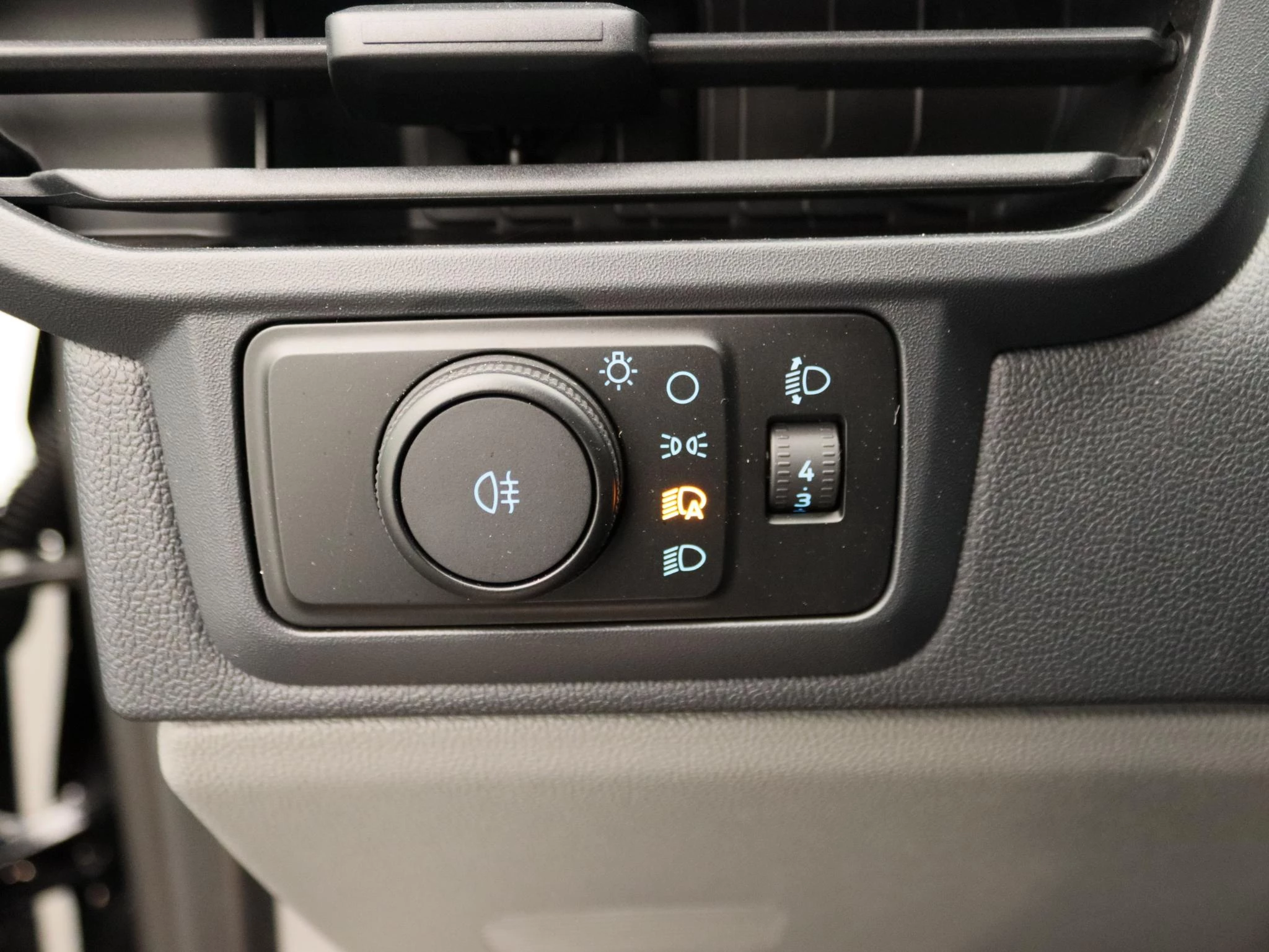 Ford-Transit Custom-image-16