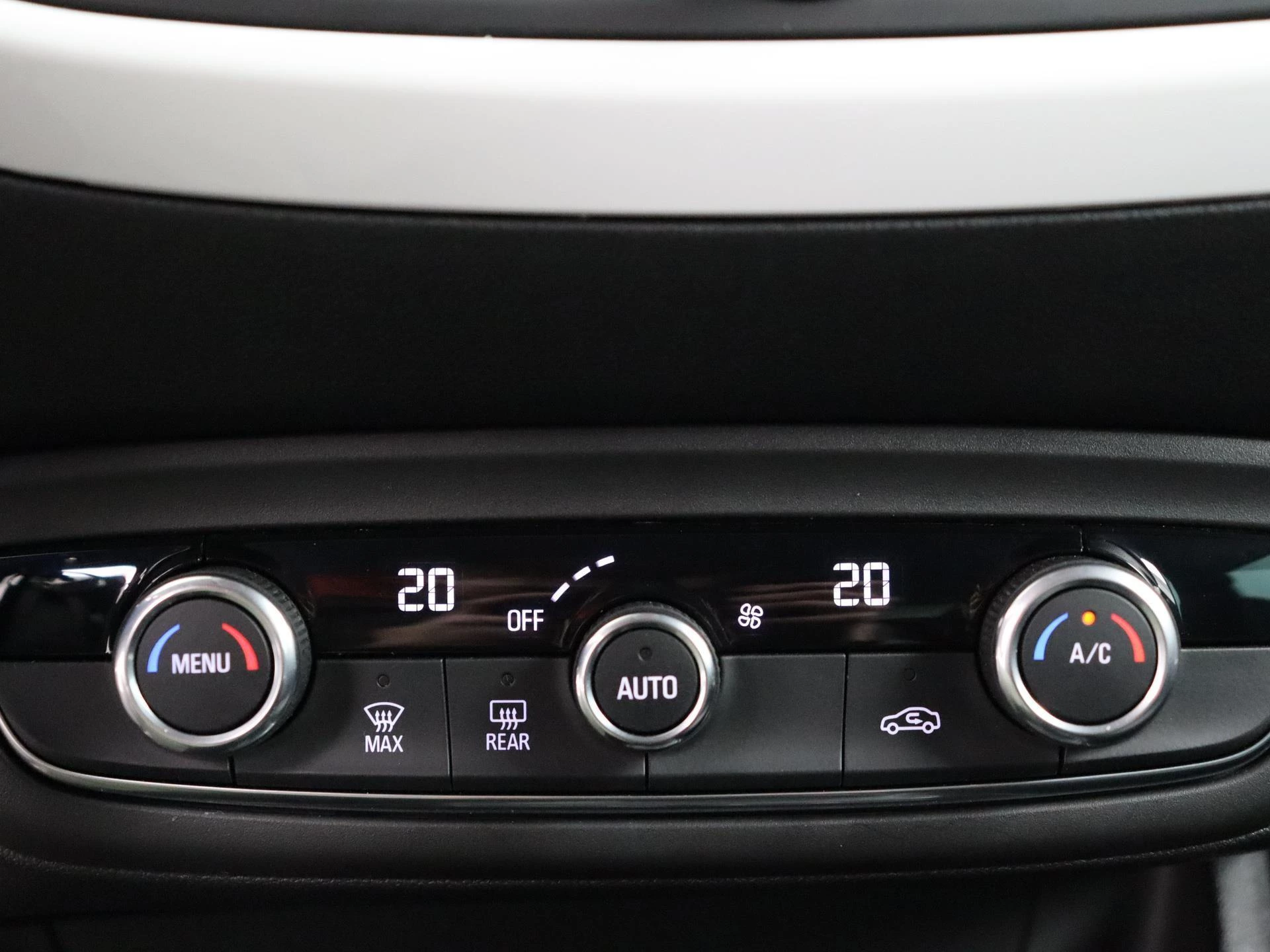 Opel-Crossland X-image-8