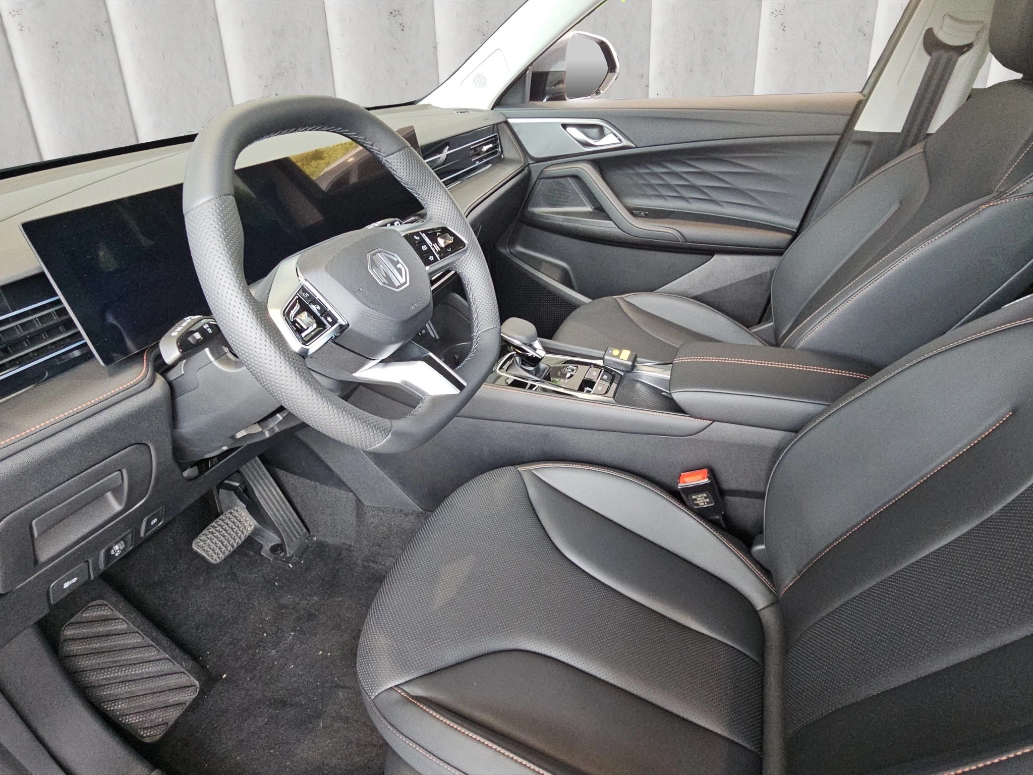 MG HS Luxury 1.5 T PHEV Sports Utility Vehicle. 200 kW. 5-türig